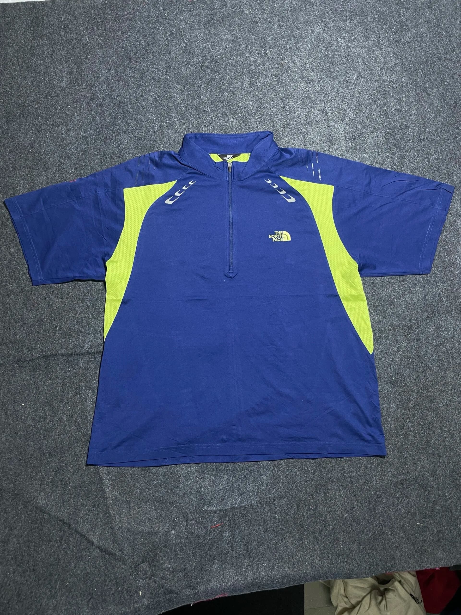 The North Face thrift t-shirt India detail view