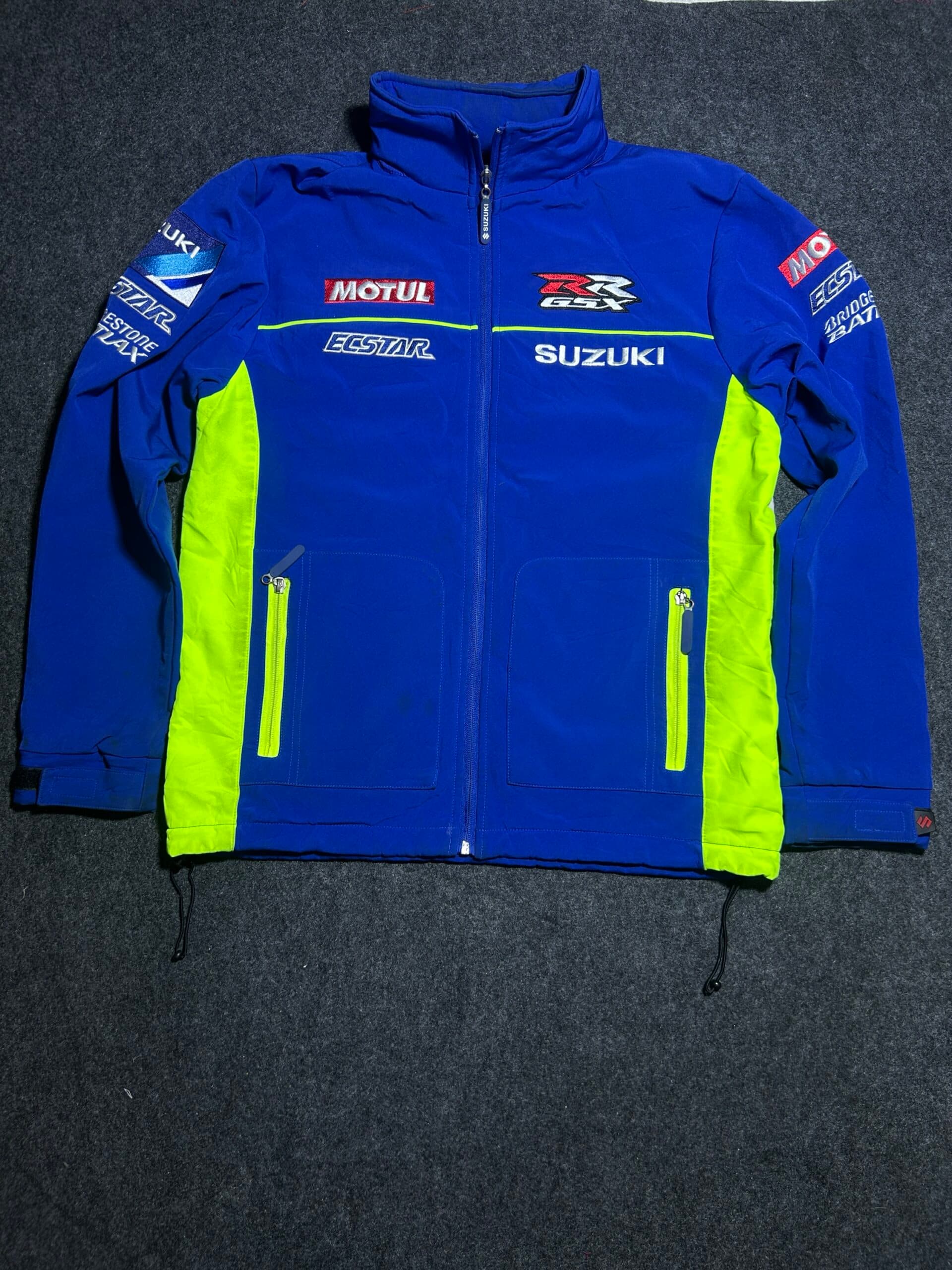 Branded thrift waterproof jacket India detail view