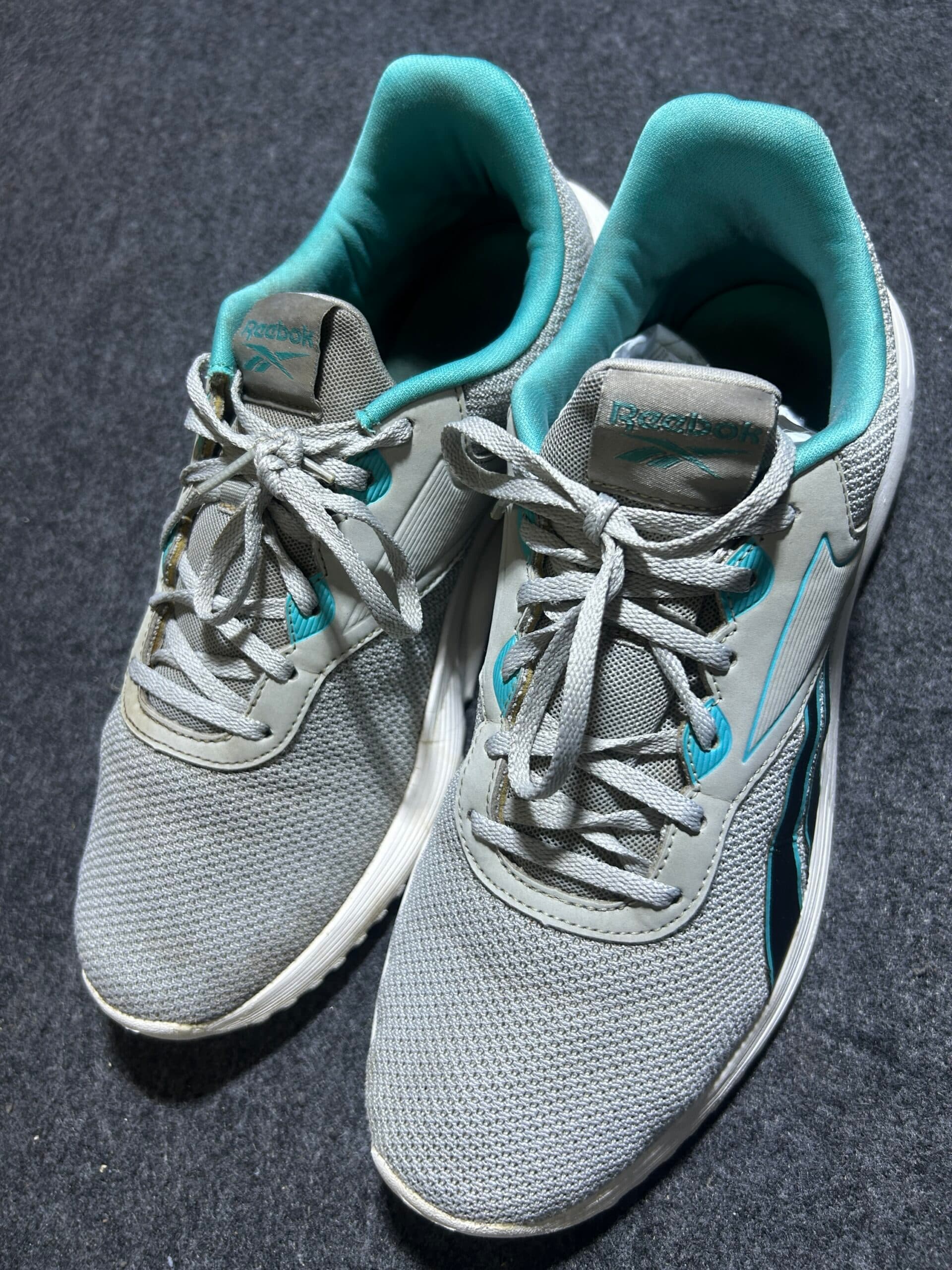 Reebok thrift running shoes India close-up