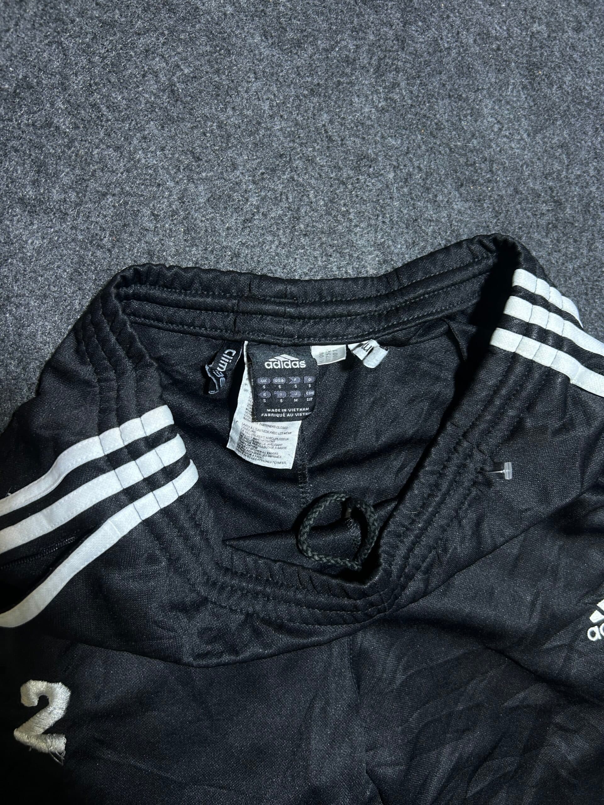 Adidas thrift shorts India detail view