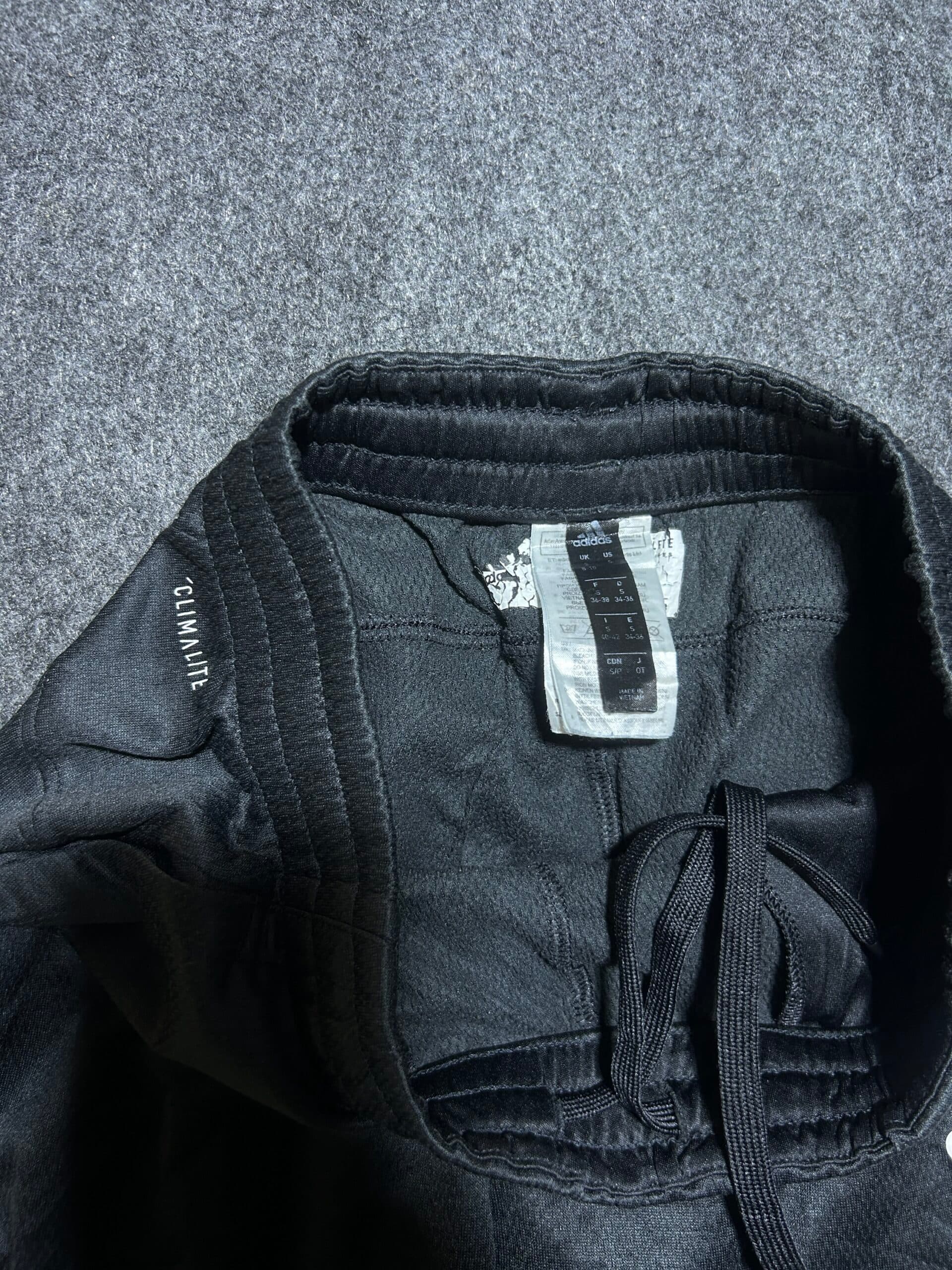 Adidas thrift shorts India detail view