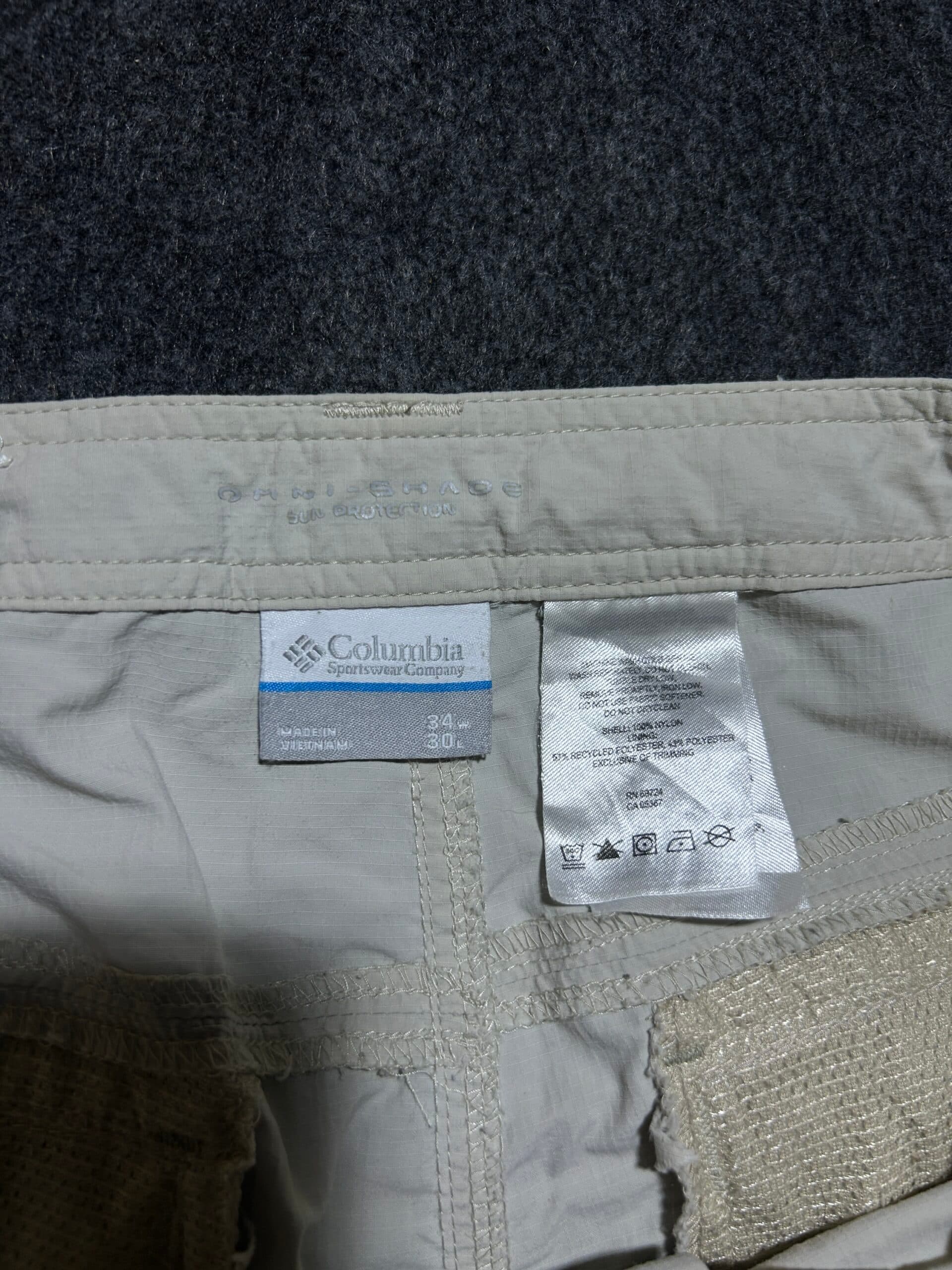 Columbia thrift shorts India detail view