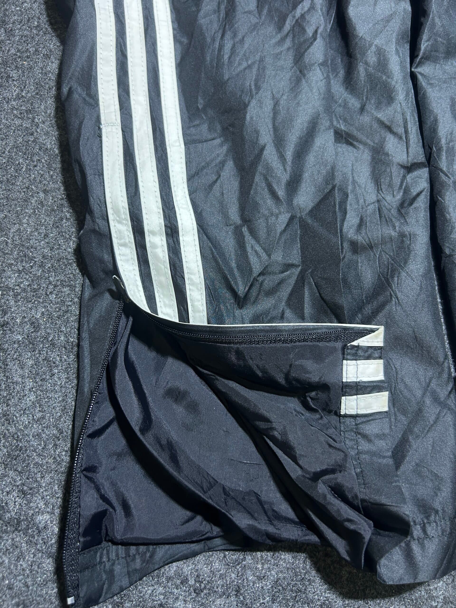 Adidas thrift windbreaker jacket India detail view