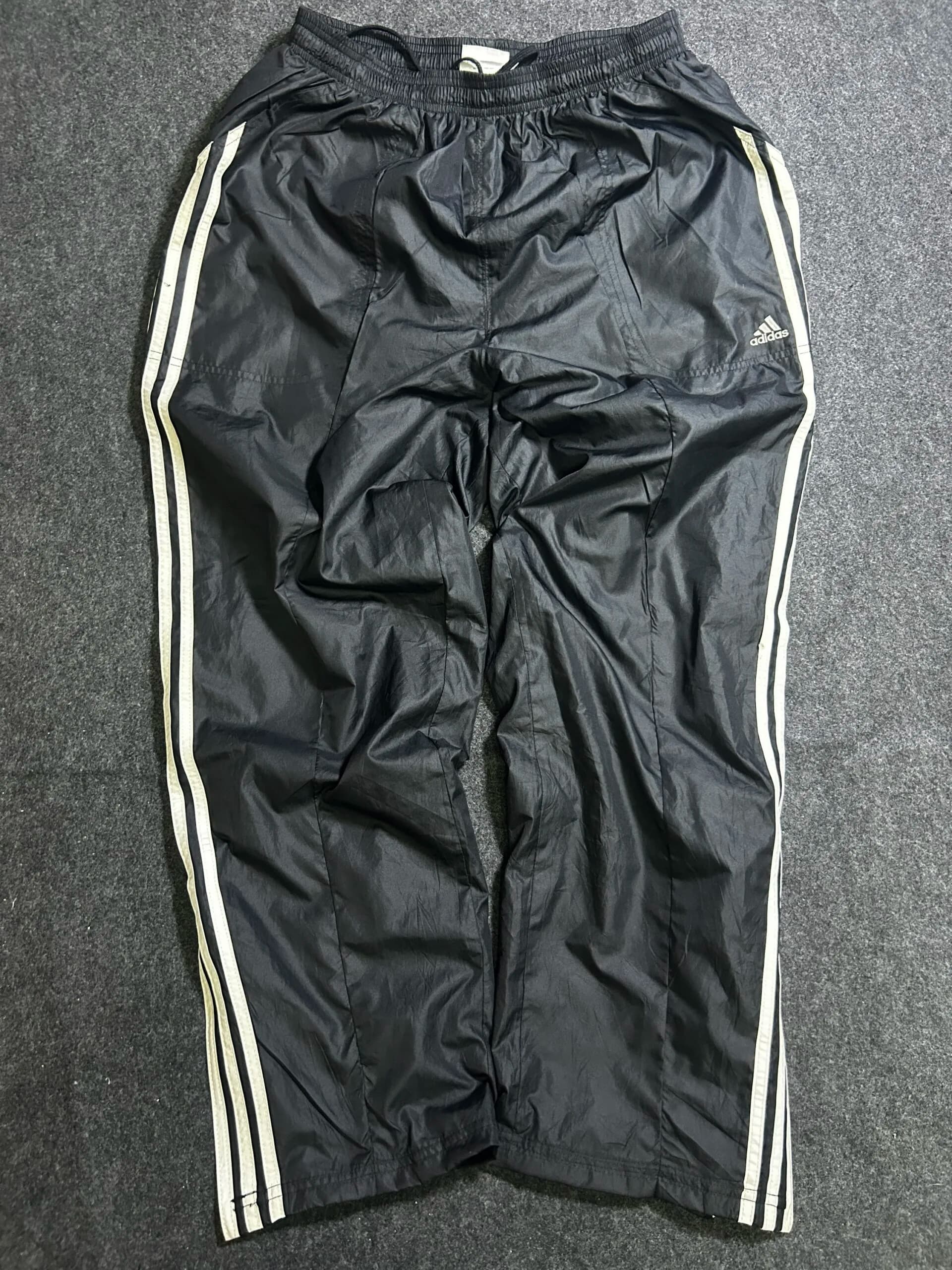 Adidas thrift windbreaker jacket India