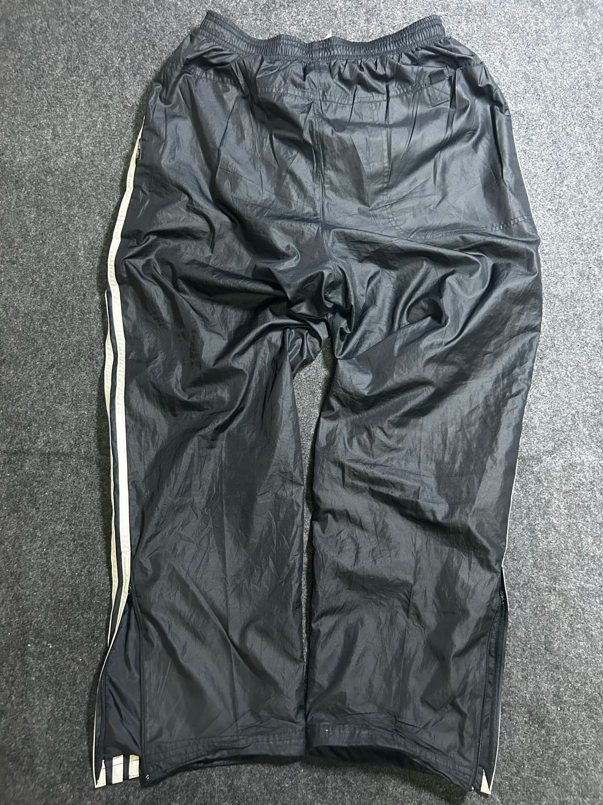 Adidas thrift windbreaker jacket India back view