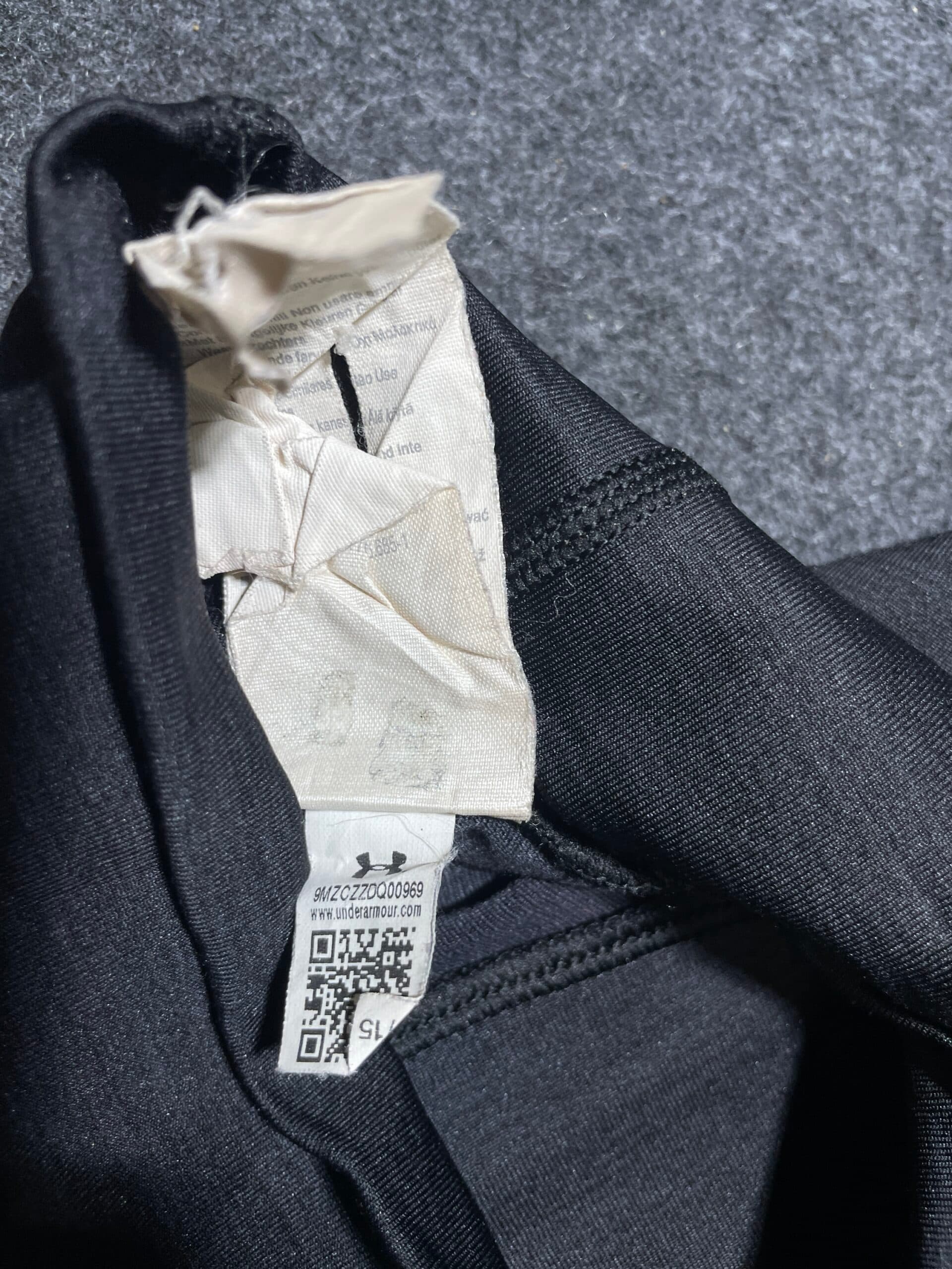 Under Armour ColdGear thrift compression wear India close-up