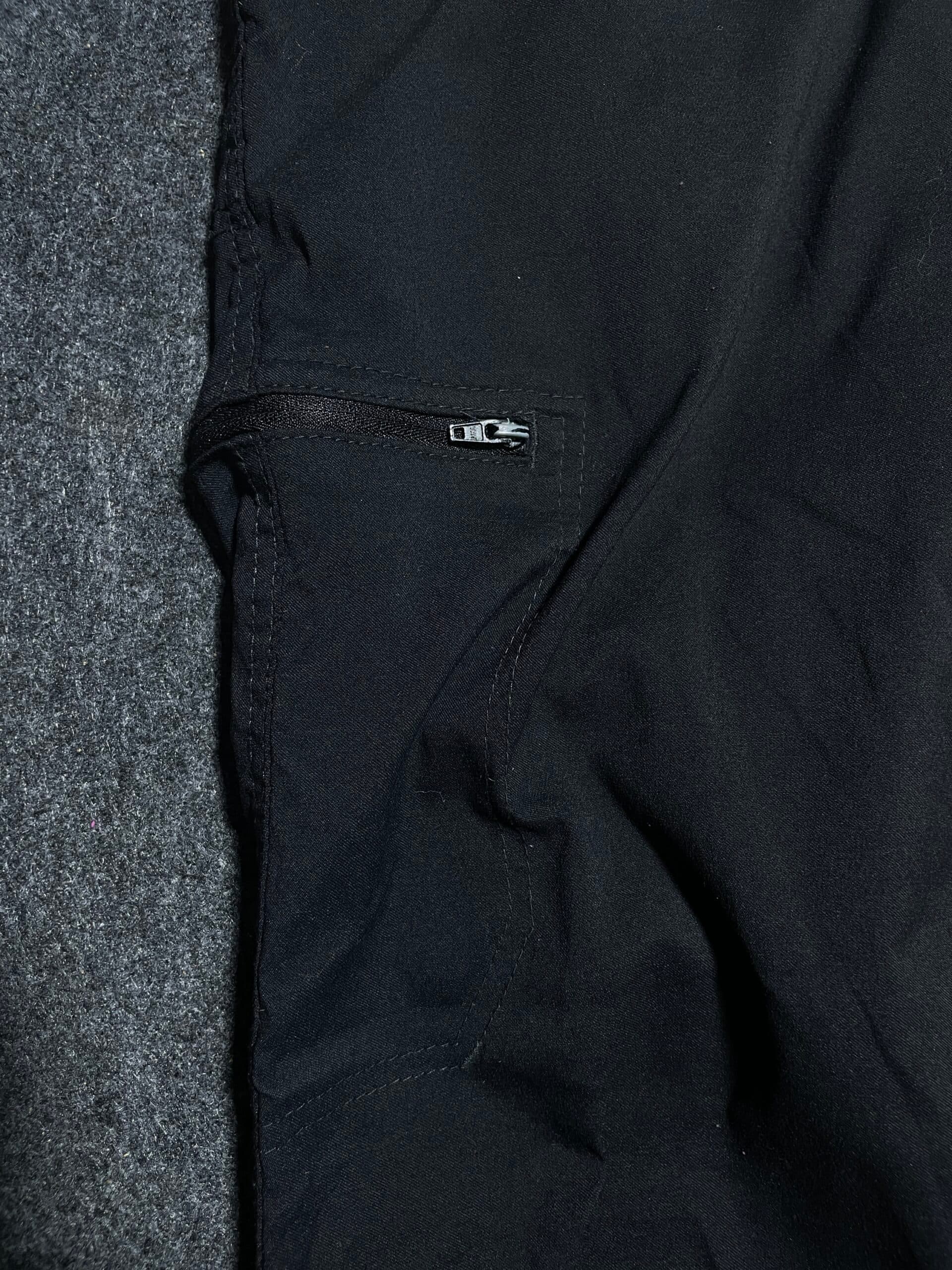 Wrangler Original Cargo Pant Black Large thrift clothing India close-up