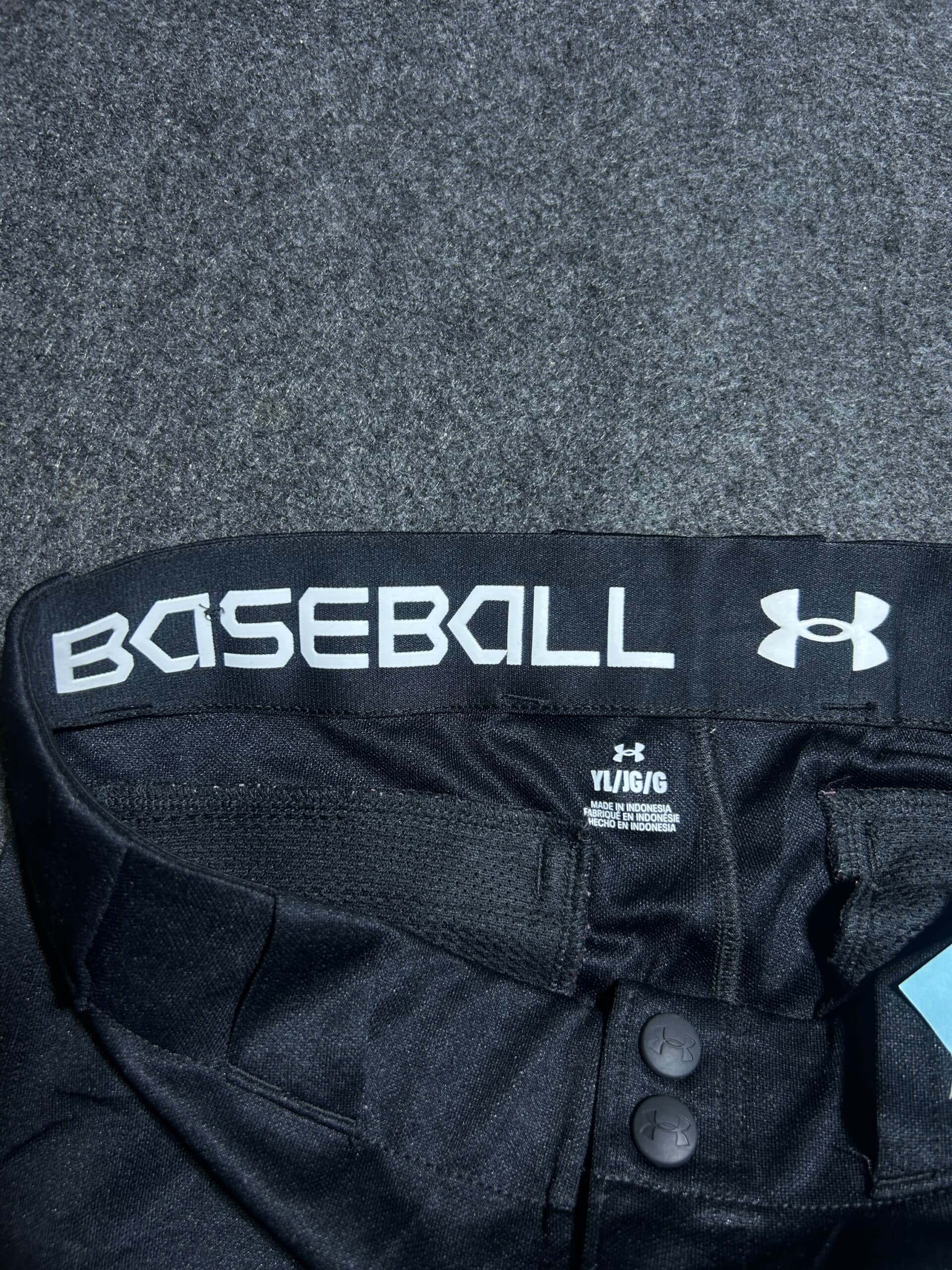 Under Armour thrift track pants India detail view