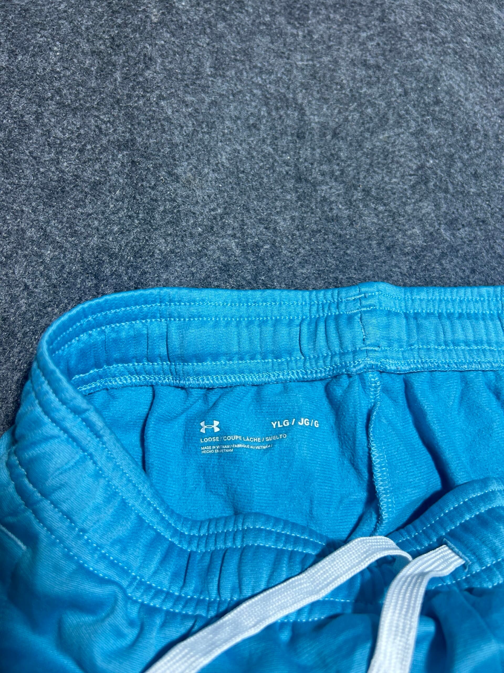 Under Armour thrift track pants India close-up