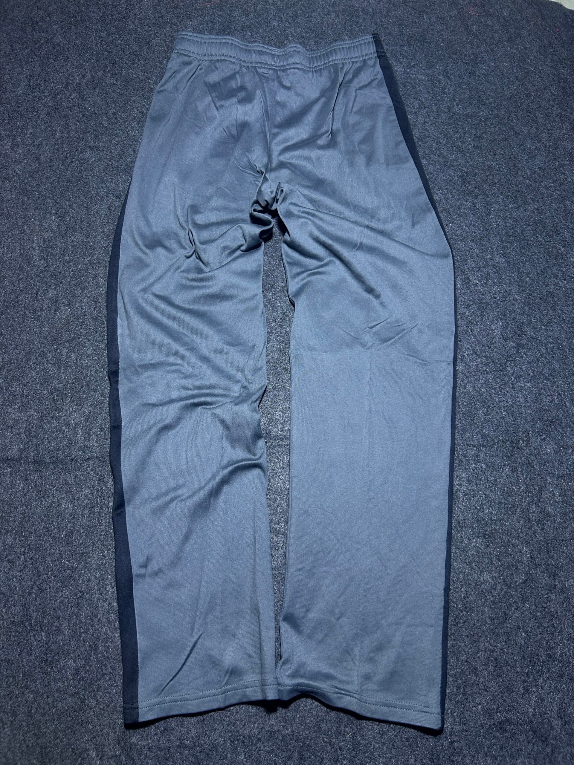 Under Armour thrift track pants India detail view