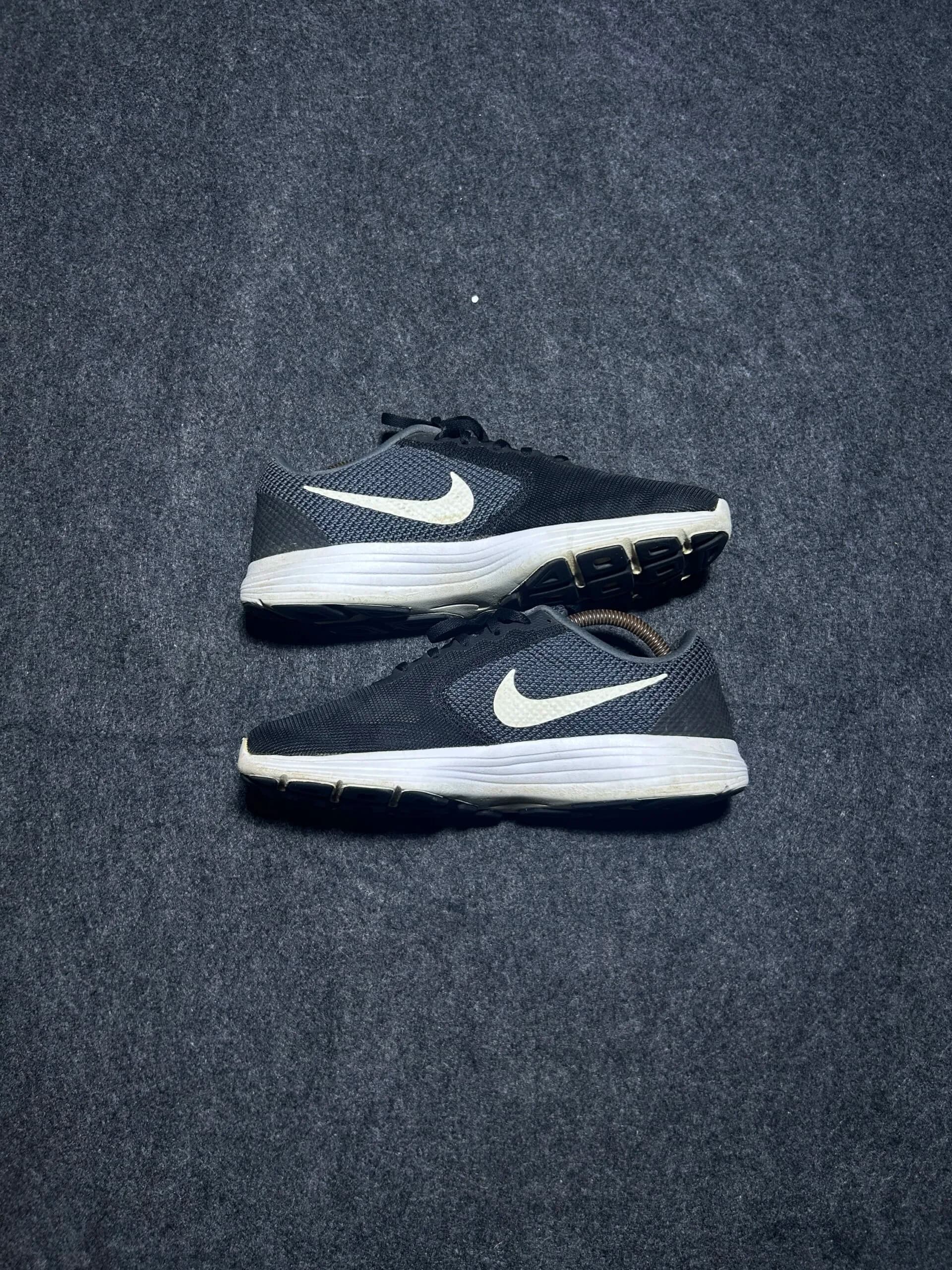 Nike thrift running shoes India