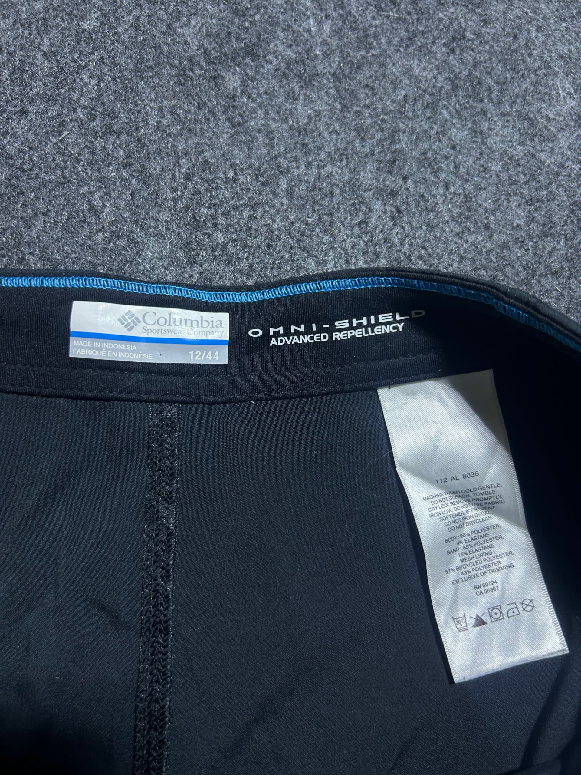 Columbia thrift shorts India detail view