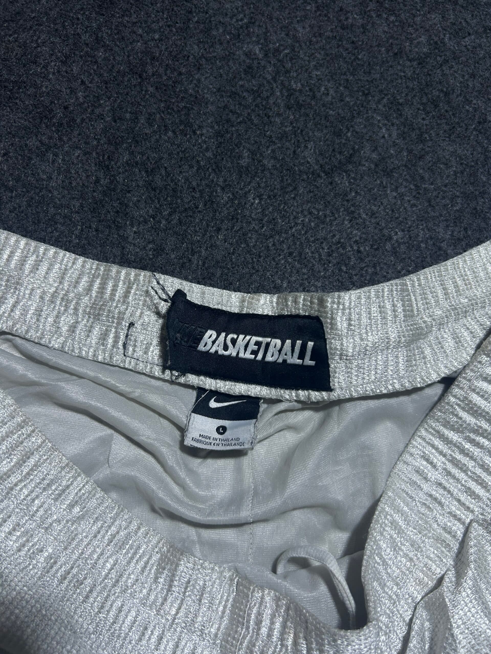 Nike thrift shorts India detail view