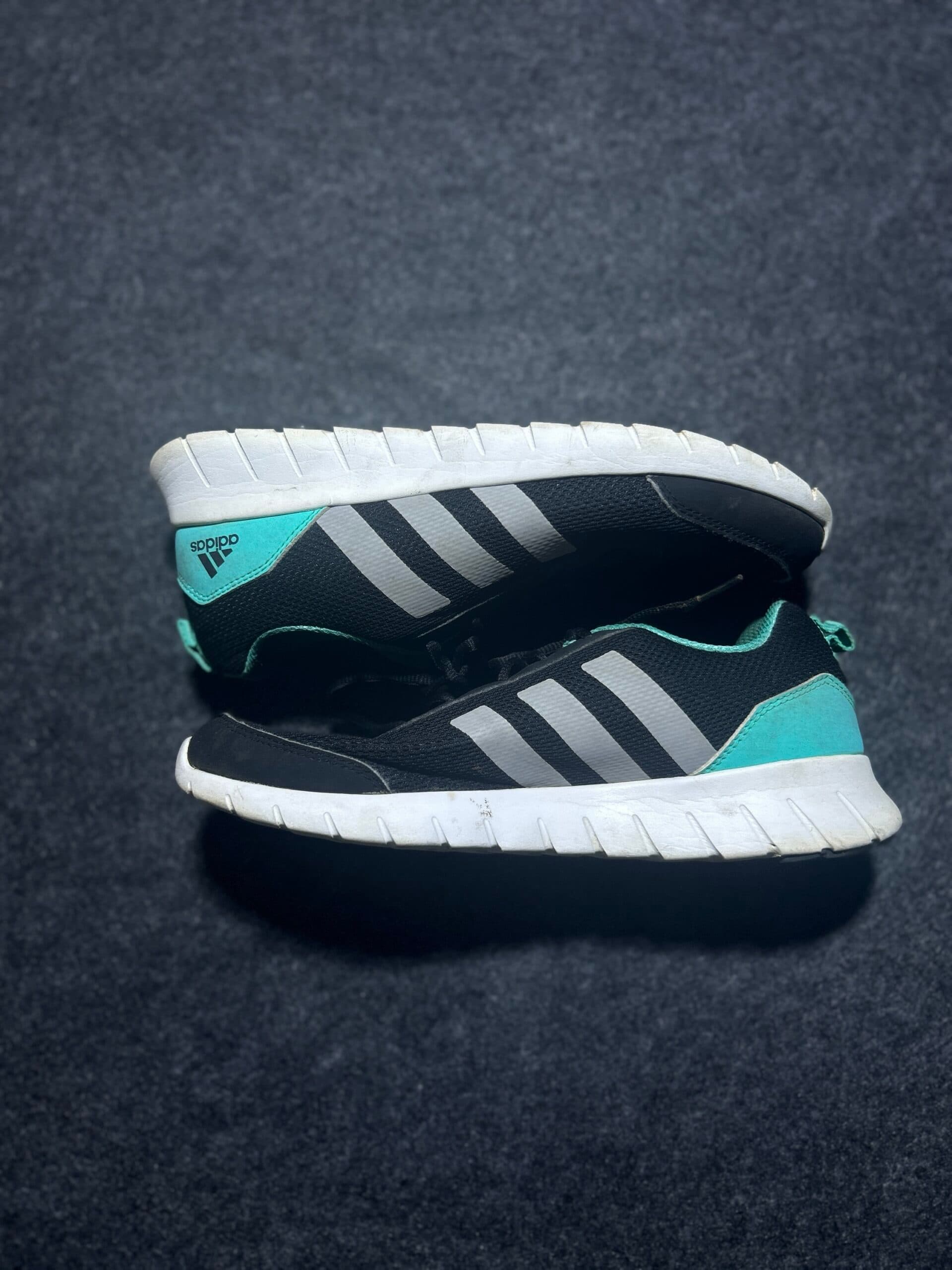 Adidas thrift running shoes India detail view