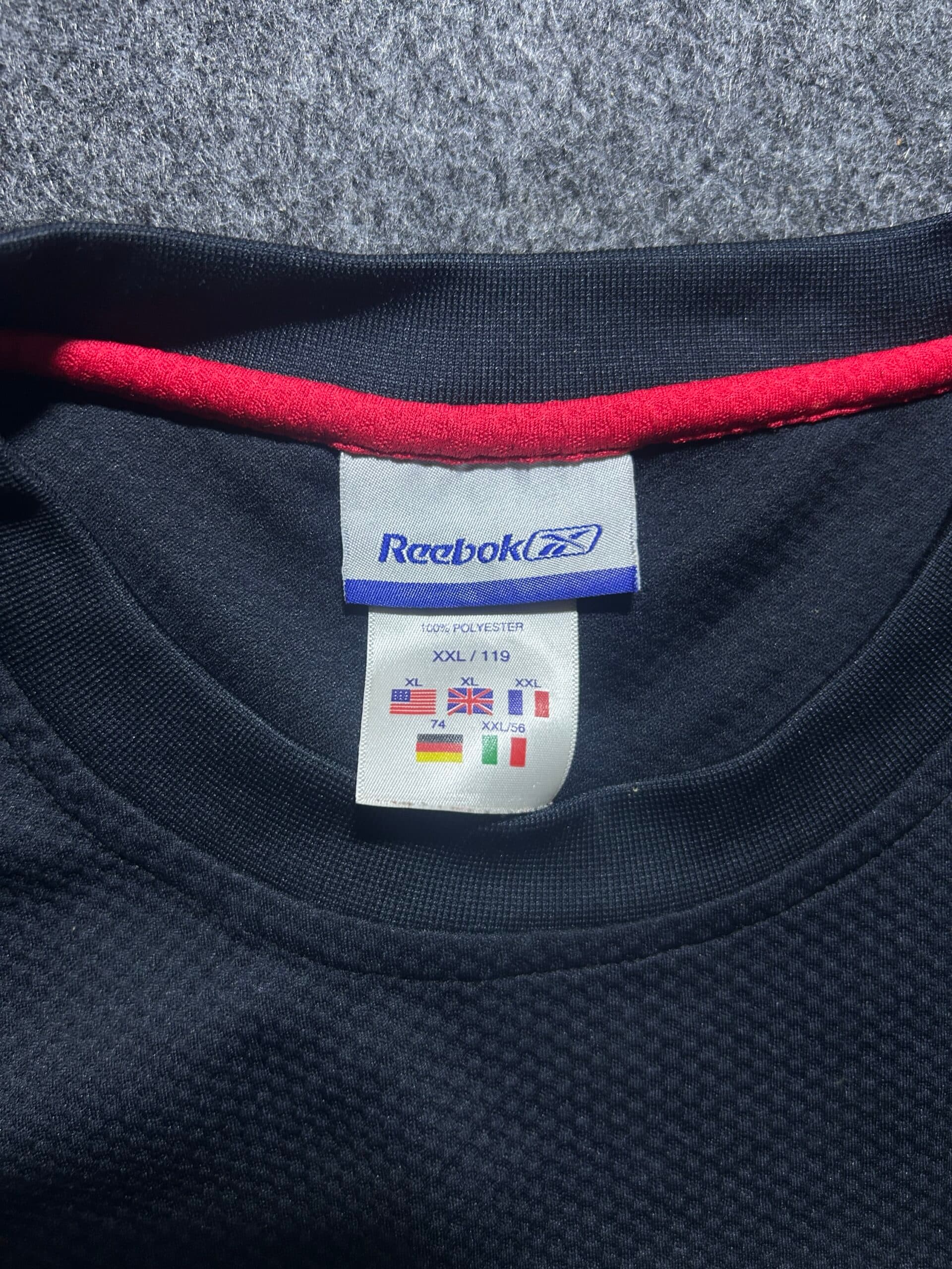 Reebok thrift clothing India detail view
