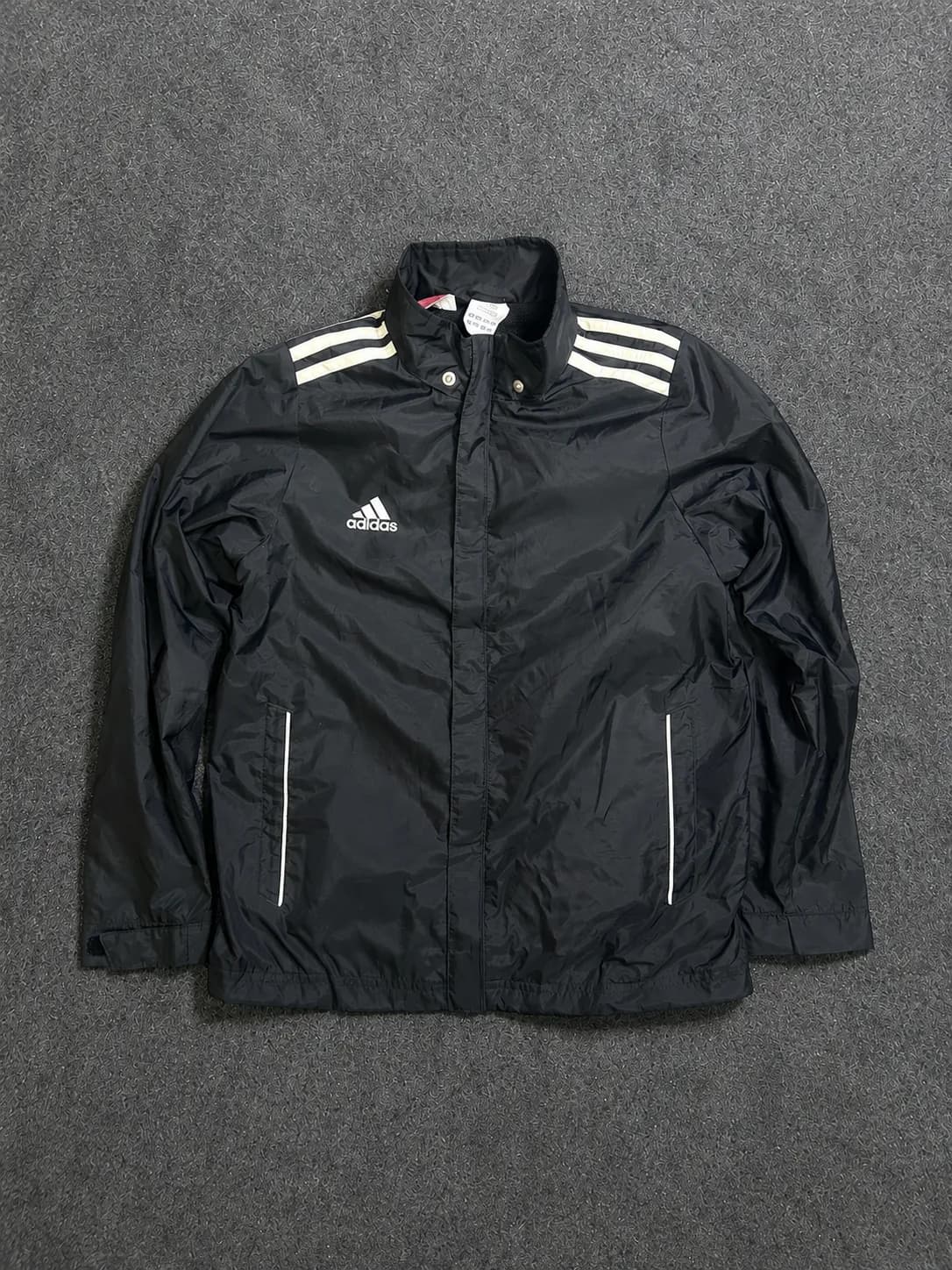 Adidas thrift windbreaker jacket India back view