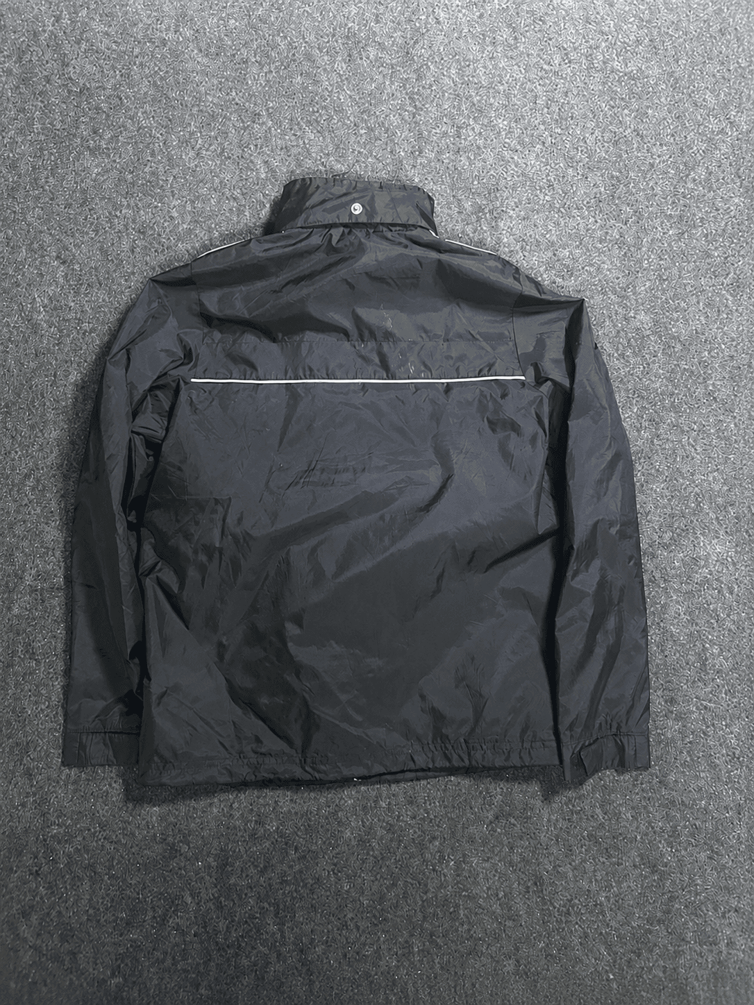 Adidas thrift windbreaker jacket India detail view