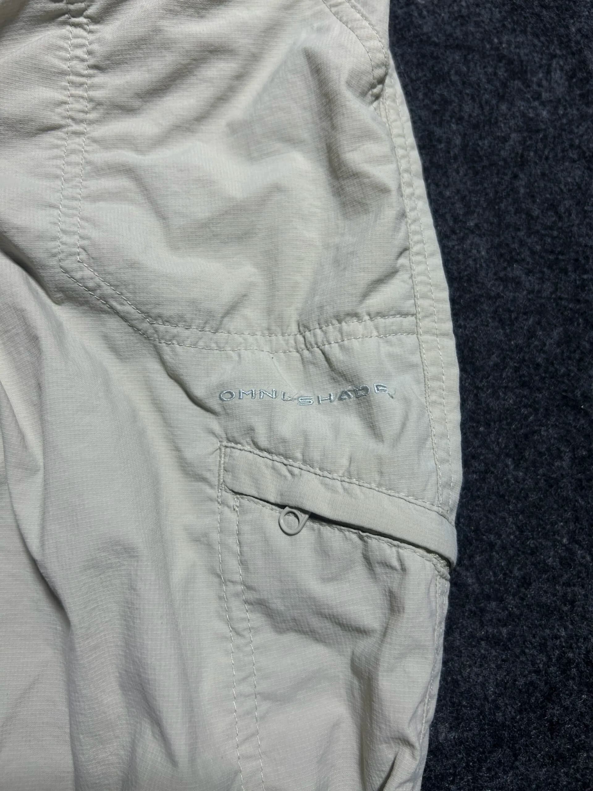 Columbia thrift cargo pants India detail view