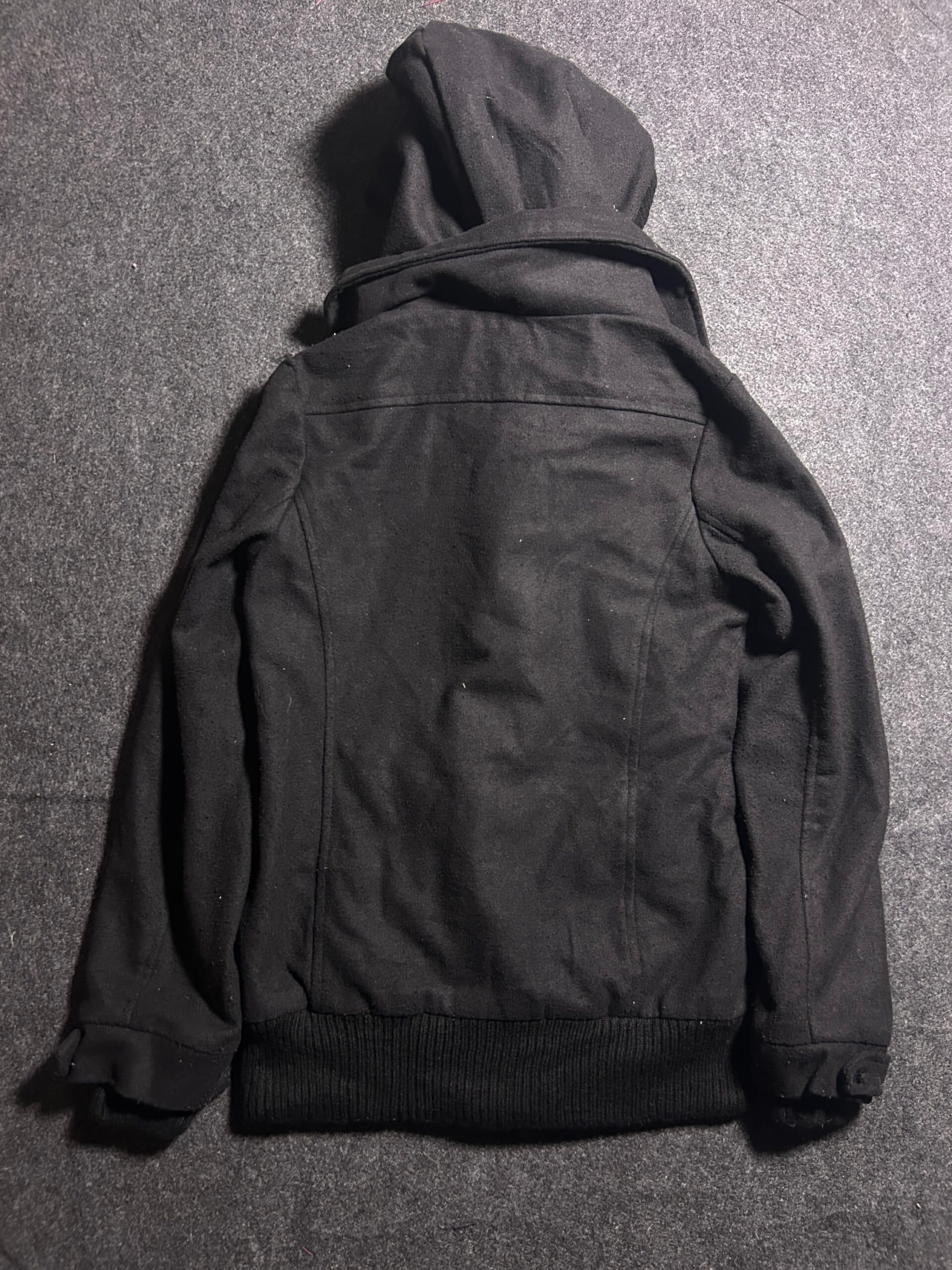 Branded thrift winter jacket India detail view