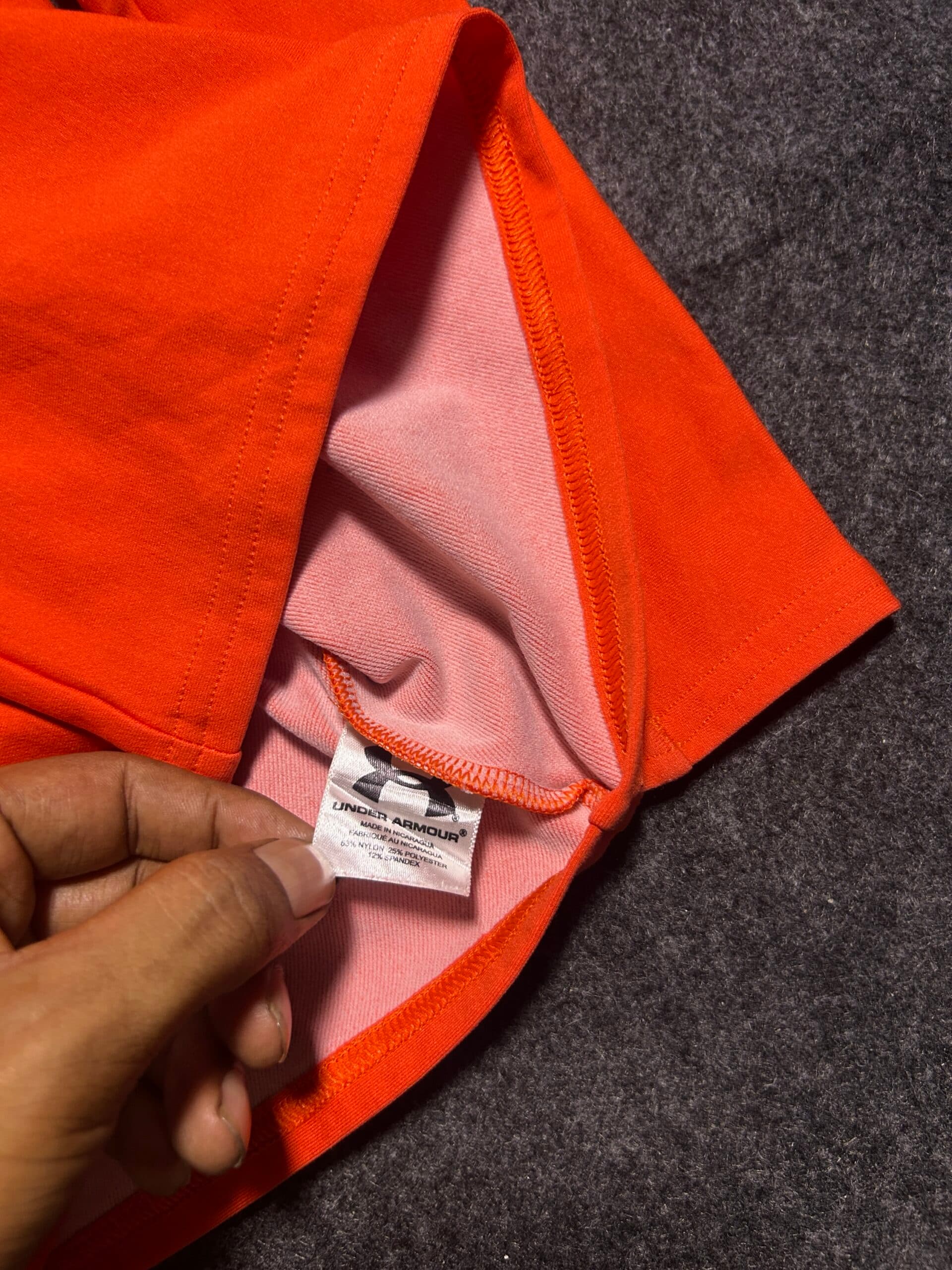 Under Armour HeatGear thrift compression wear India close-up