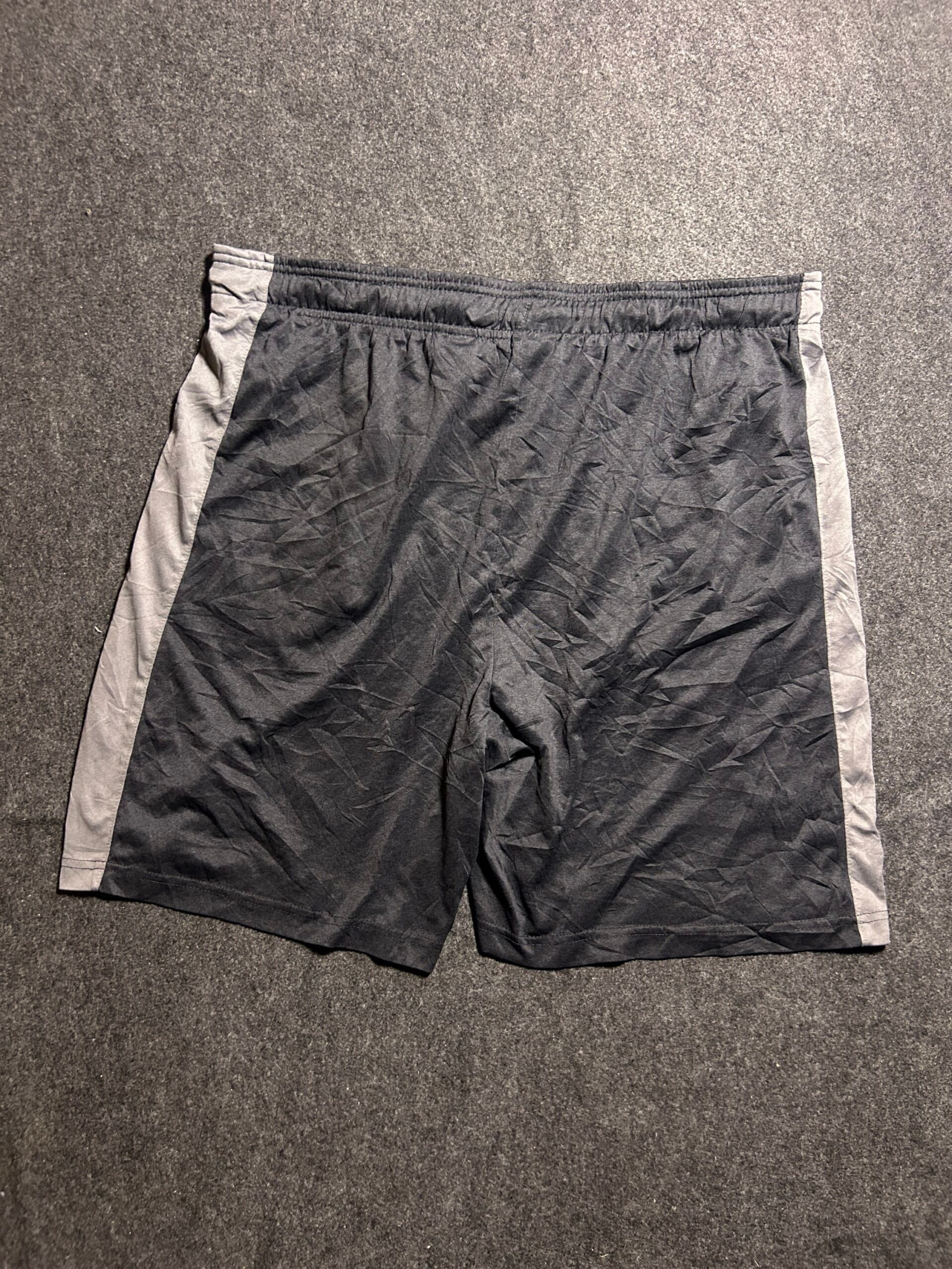 Reebok thrift shorts India detail view