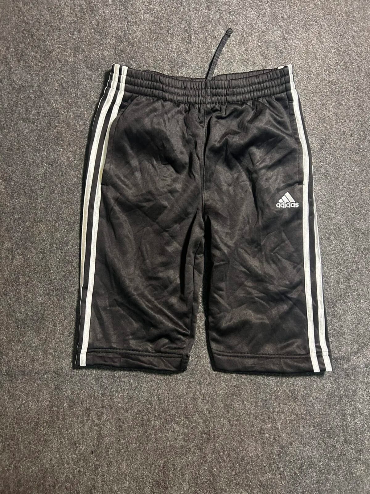 Adidas thrift fleece jacket India