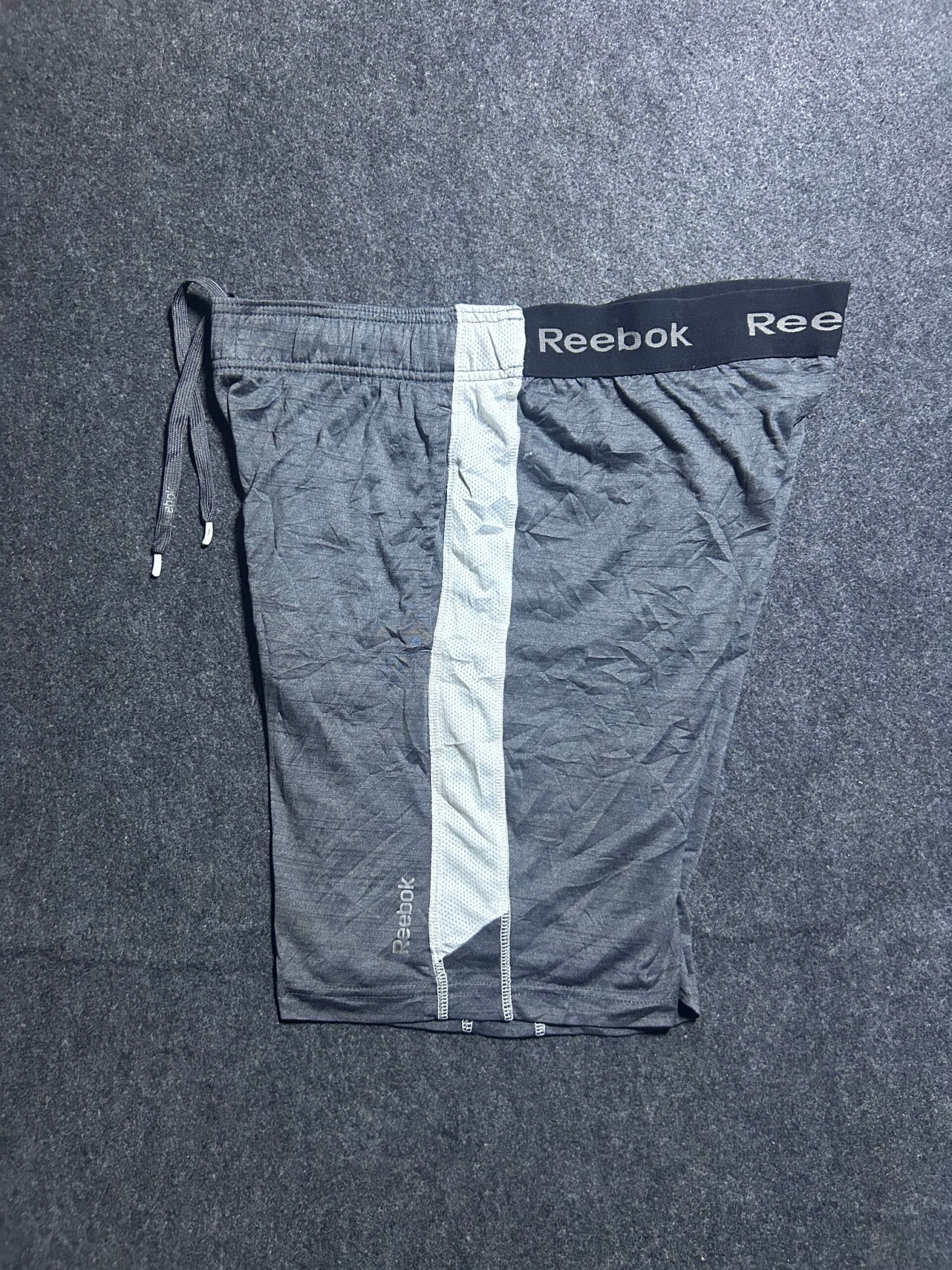 Reebok thrift shorts India detail view