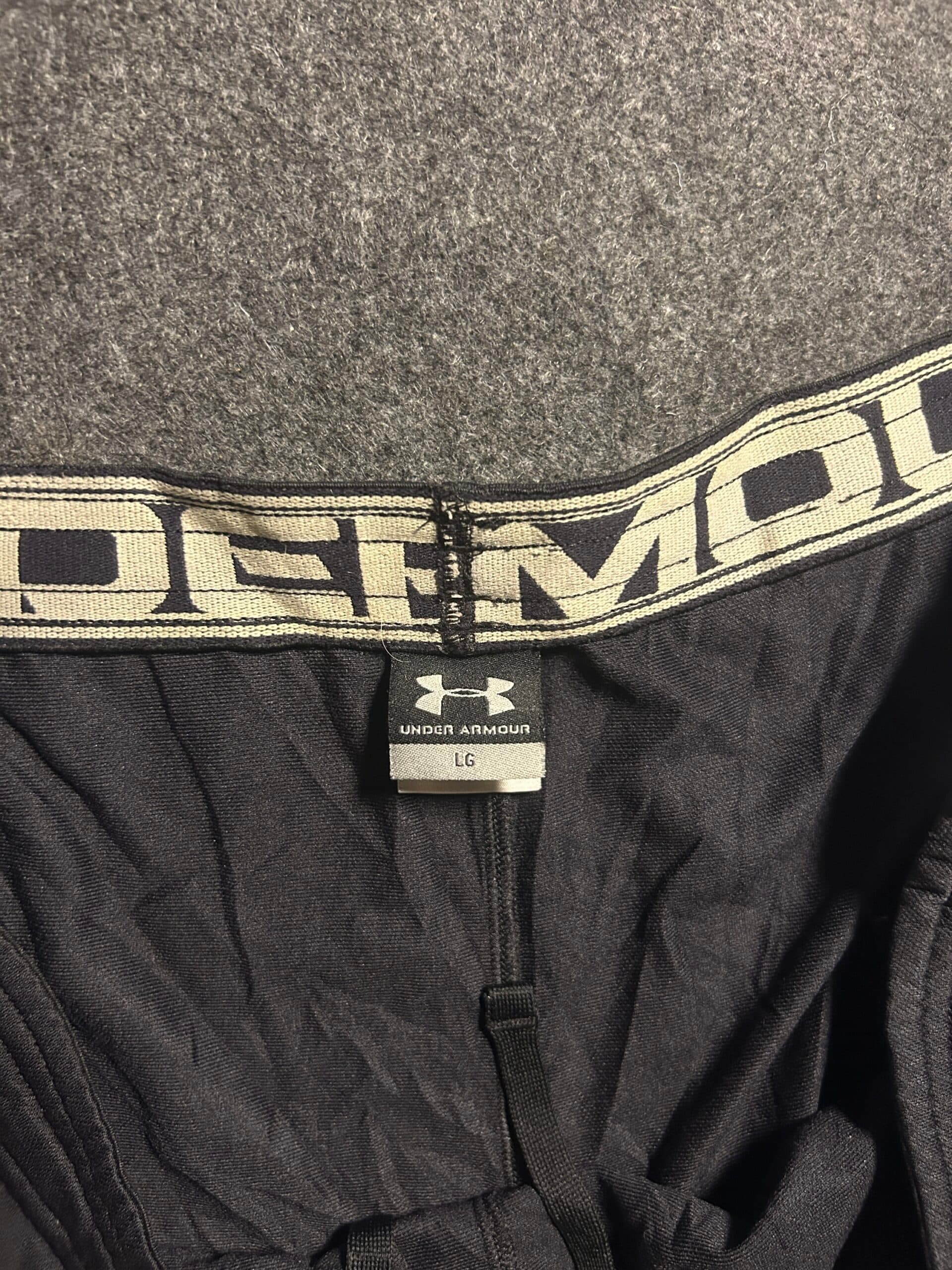 Under Armour thrift shorts India detail view