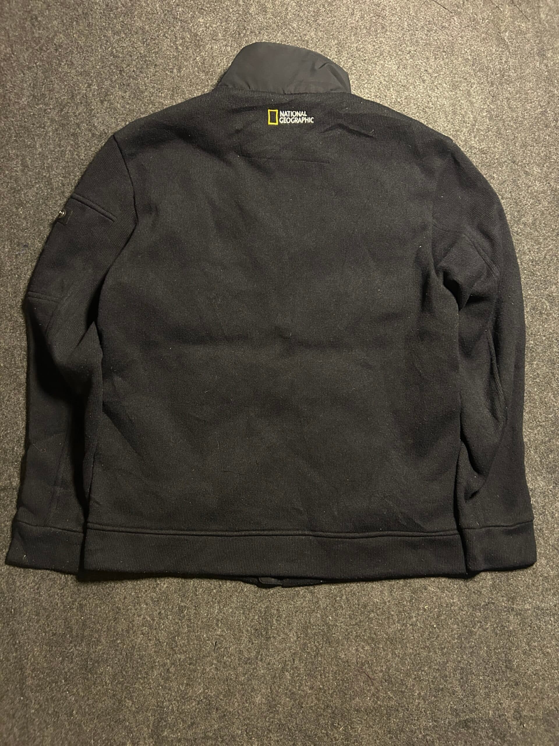 Branded thrift puffer jacket India detail view