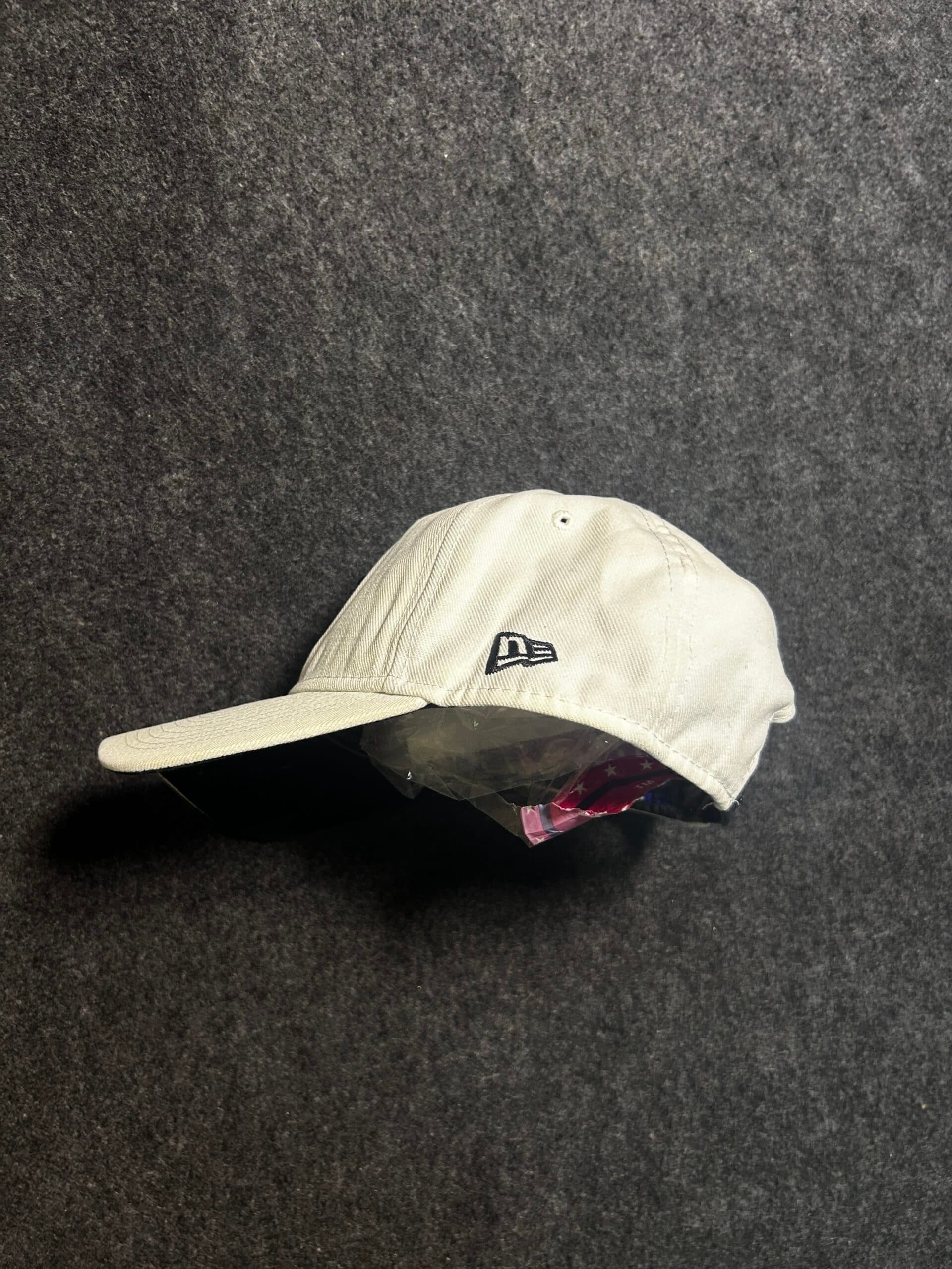 New Era NY Yankees Snapback Cap – White thrift clothing India detail view