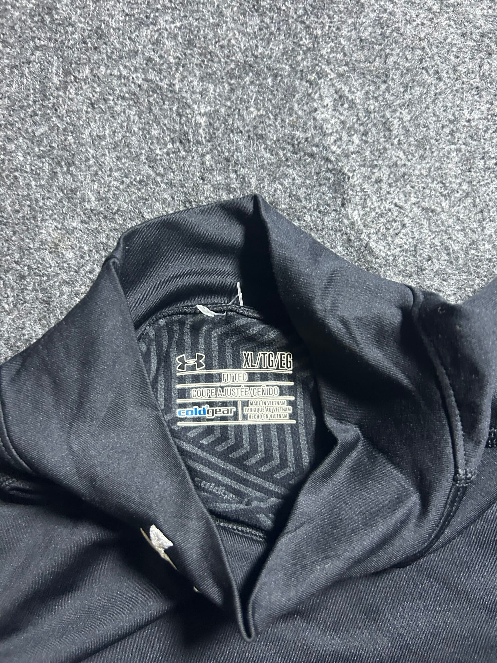 Under Armour ColdGear thrift compression wear India close-up