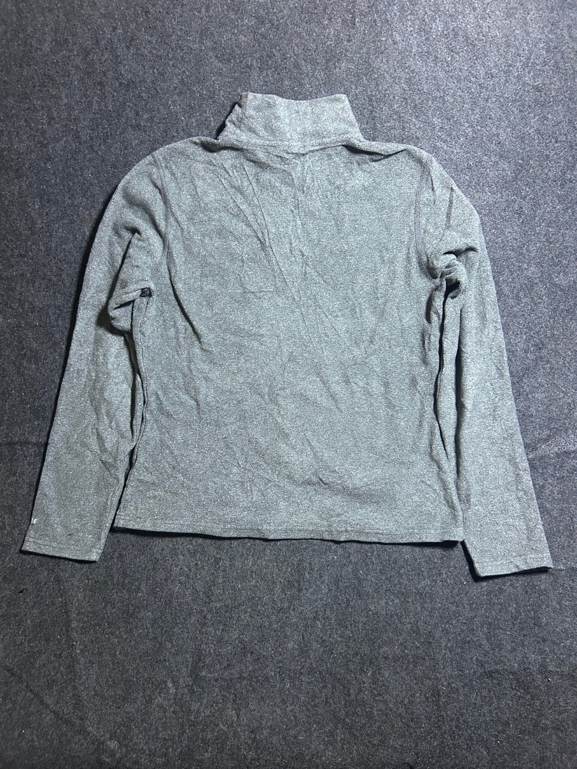 The North Face thrift fleece jacket India detail view