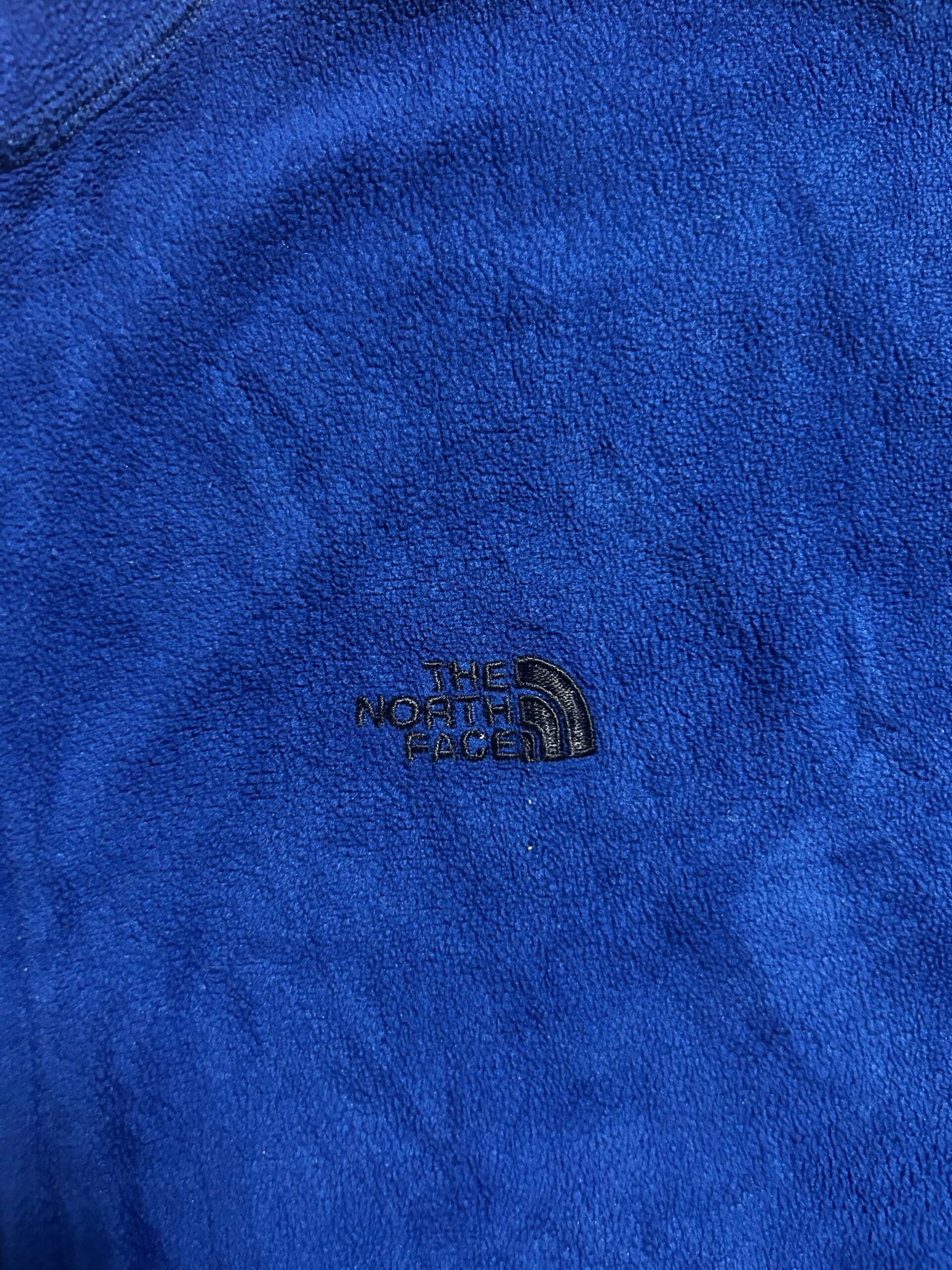 The North Face thrift fleece jacket India detail view