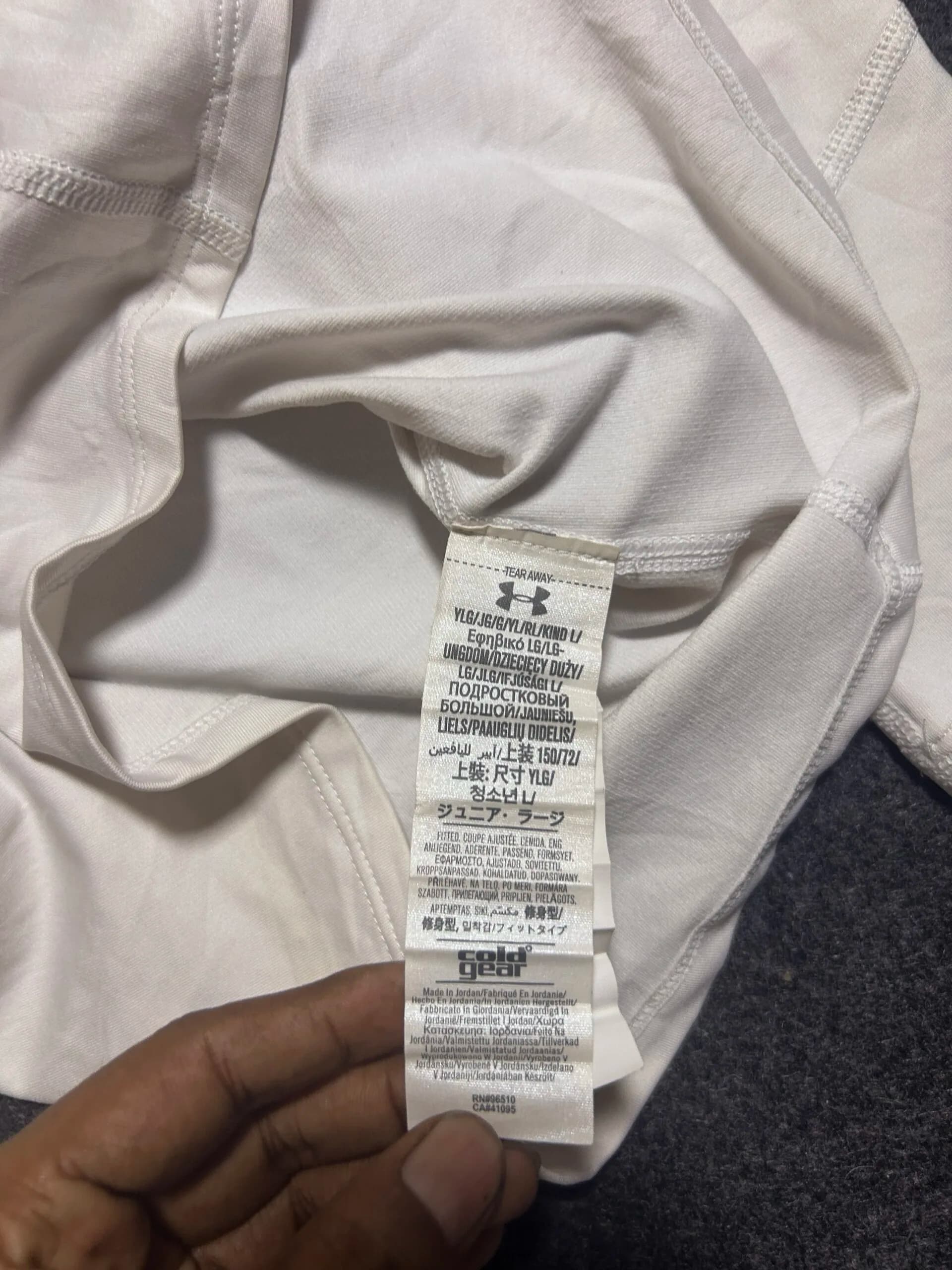 Under Armour ColdGear thrift compression wear India close-up