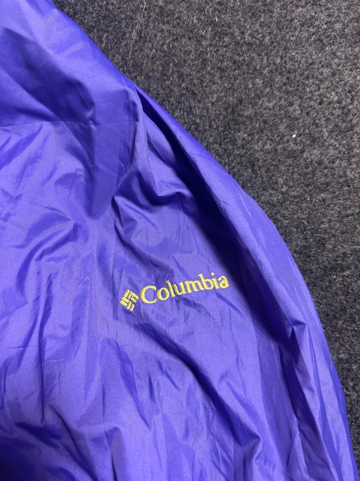 Columbia thrift windbreaker jacket India close-up