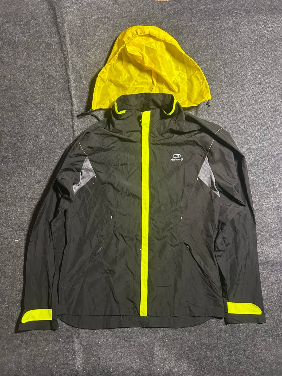 Branded thrift windbreaker jacket India