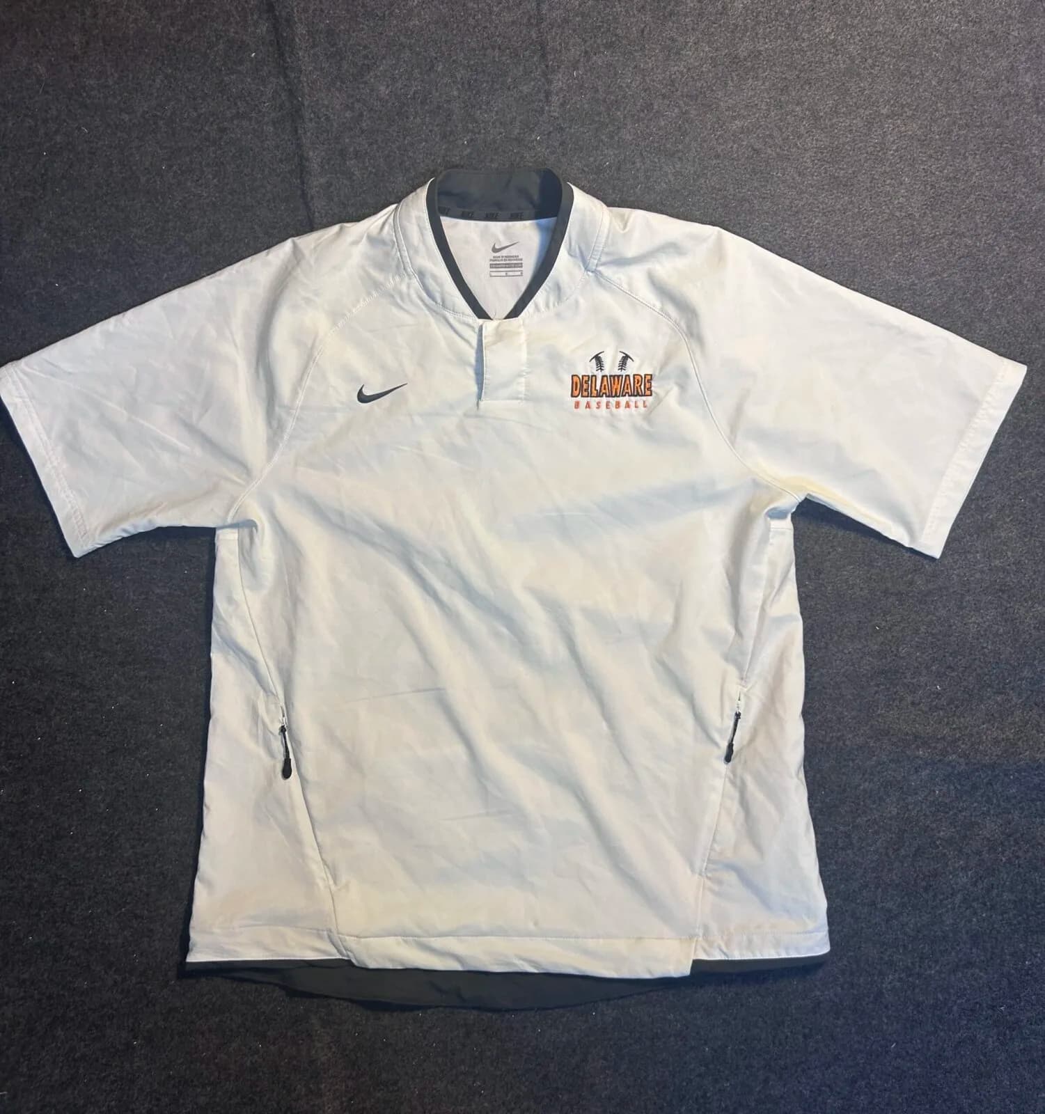 Nike thrift windbreaker jacket India