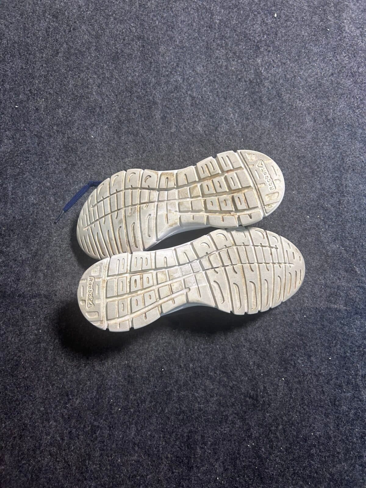 Reebok thrift running shoes India close-up