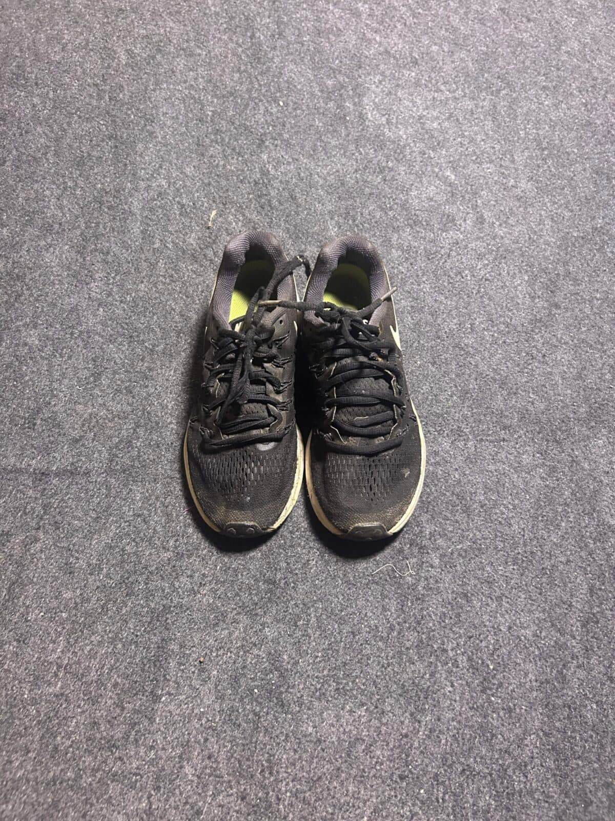 Nike thrift running shoes India close-up