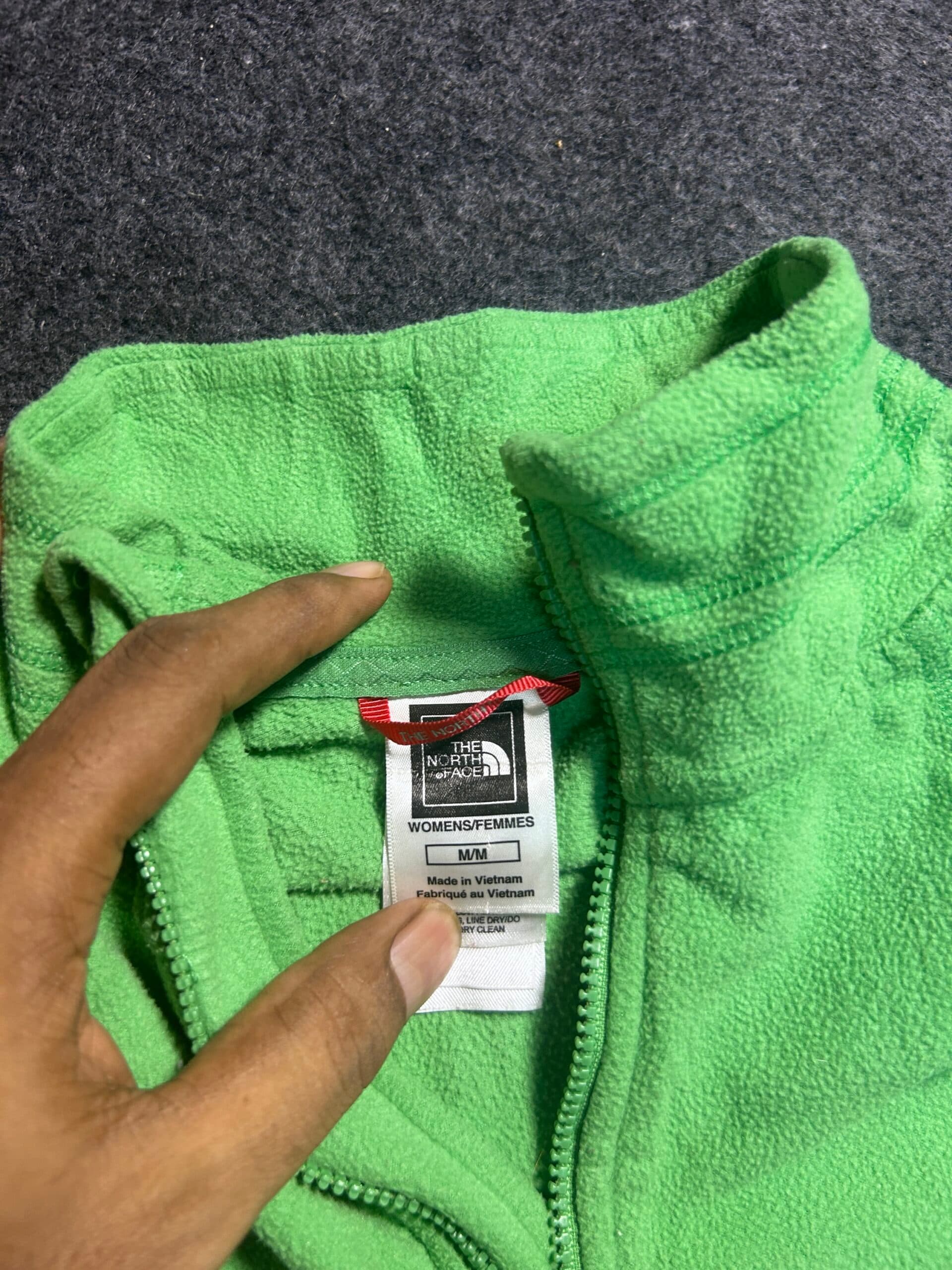 The North Face thrift fleece jacket India detail view