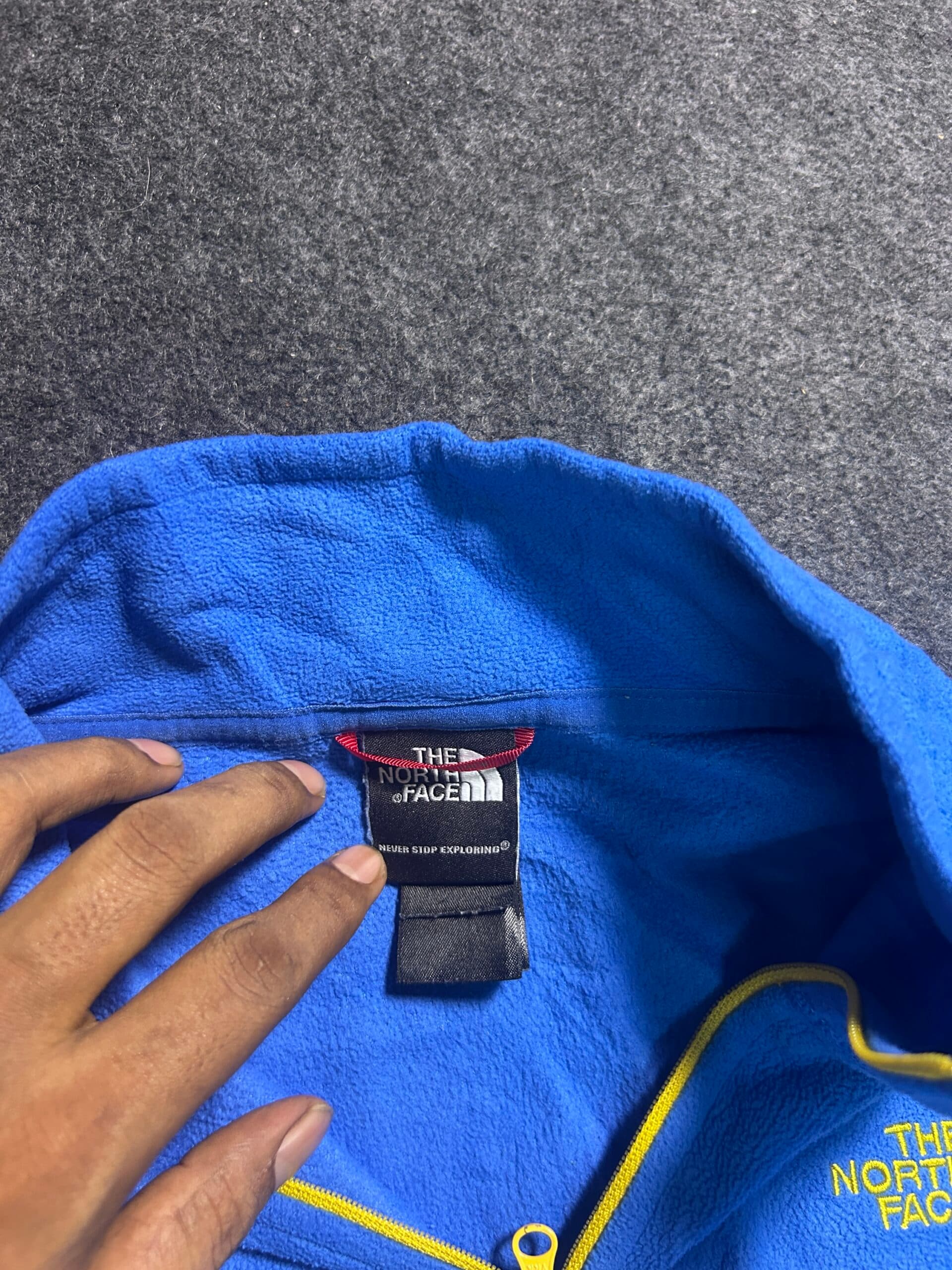 The North Face thrift fleece jacket India detail view