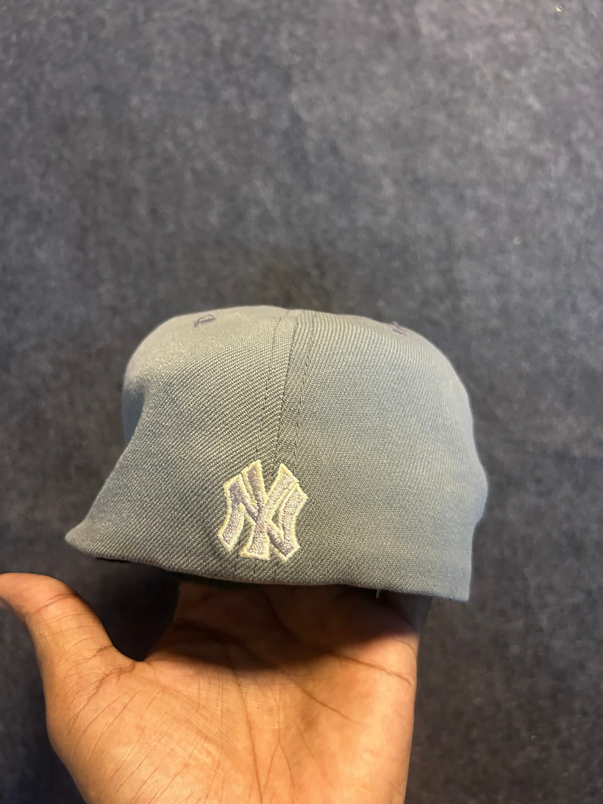 New York Yankees Flexfit Baseball Cap Grey thrift clothing India close-up