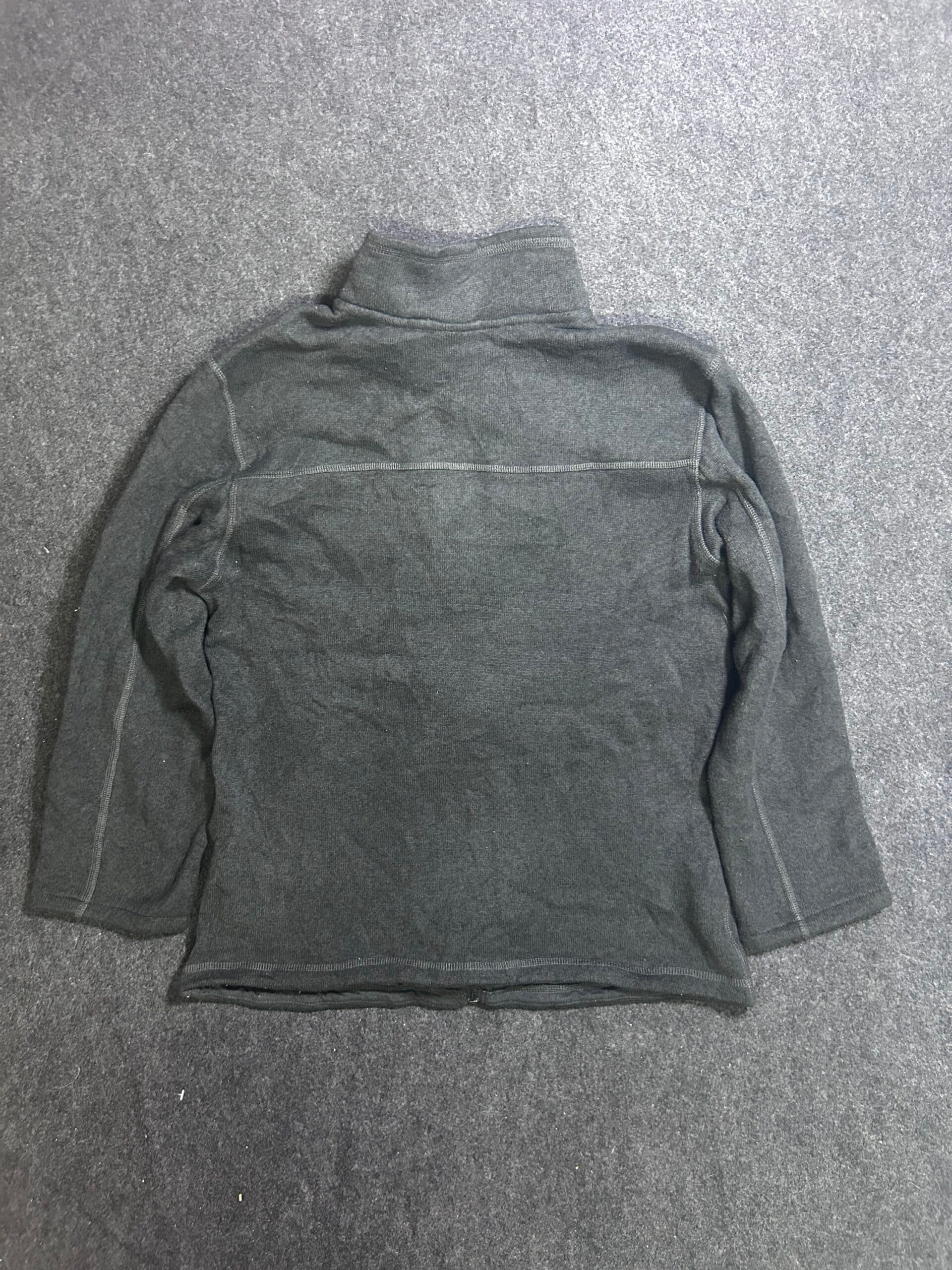 The North Face thrift fleece jacket India detail view