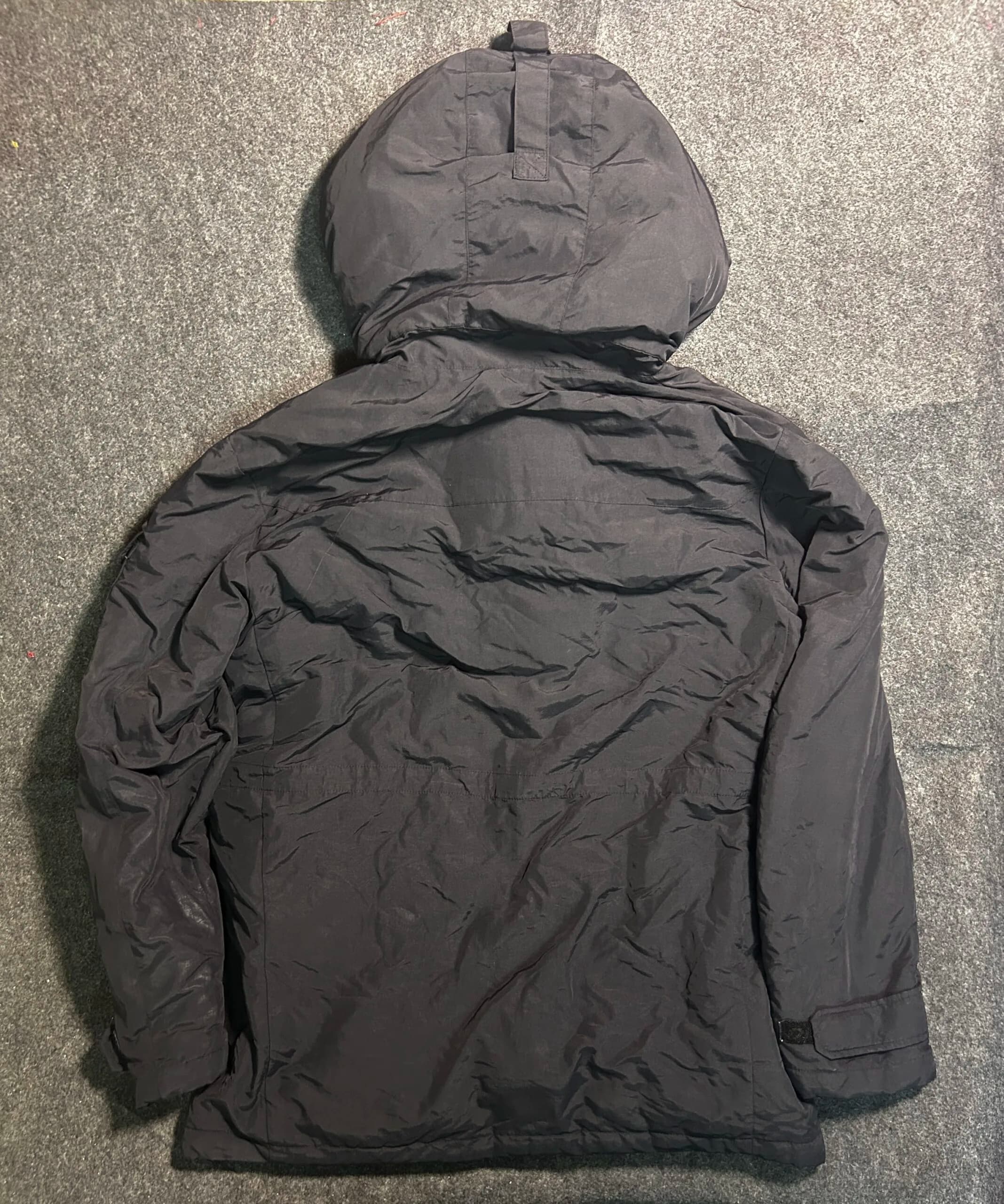 Branded thrift parka jacket India detail view