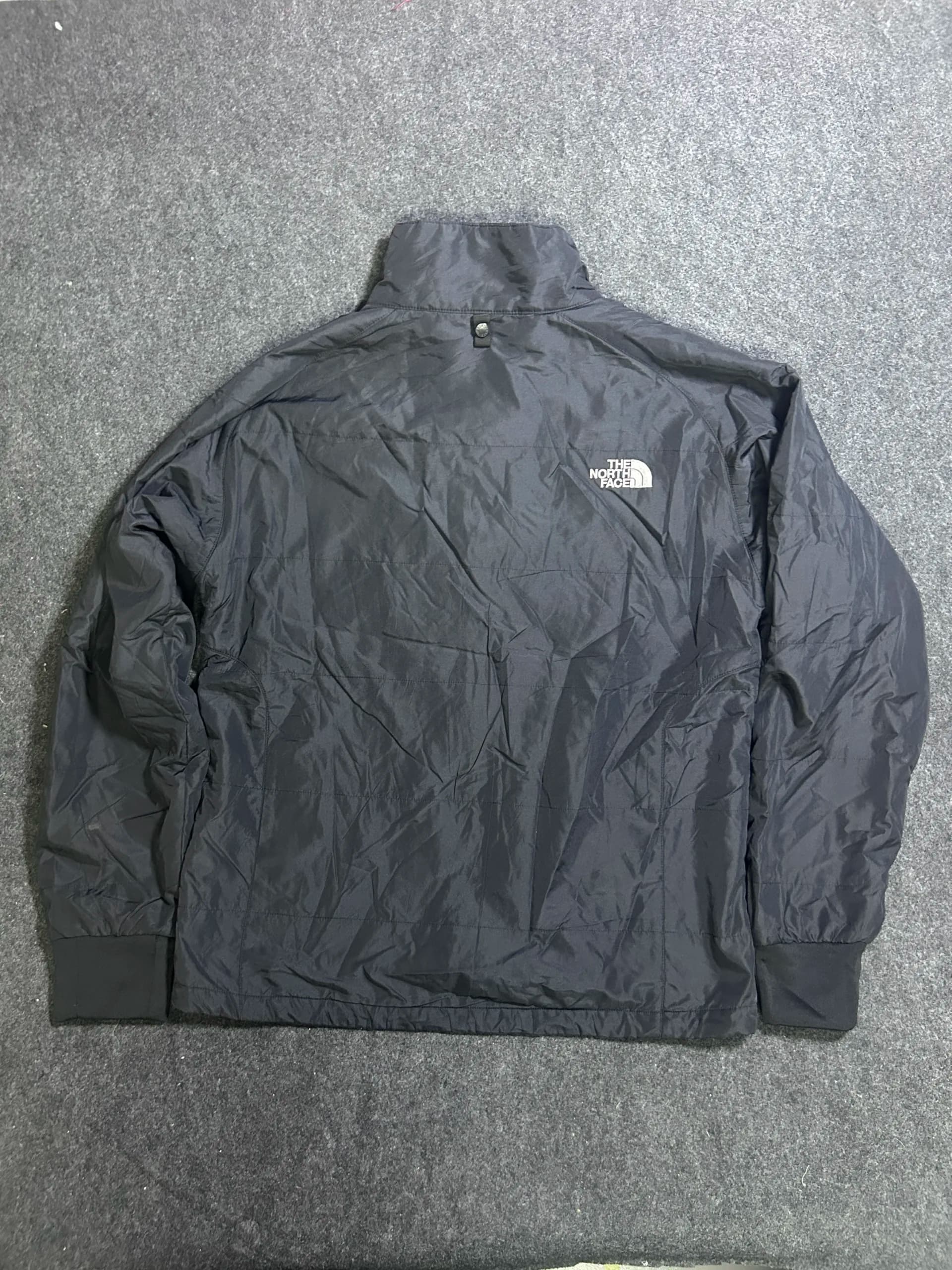 The North Face thrift puffer jacket India detail view