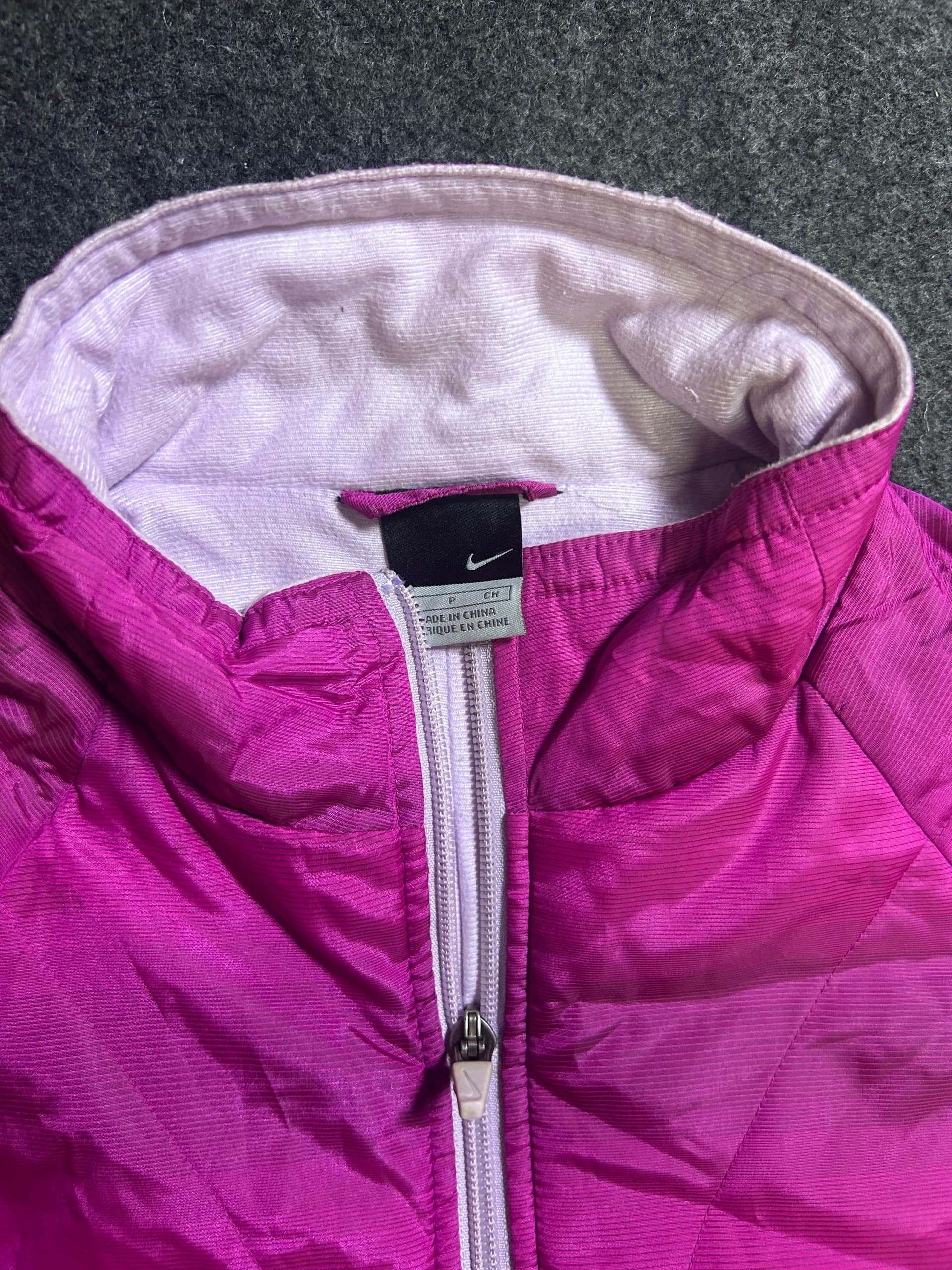 Nike thrift puffer jacket India detail view