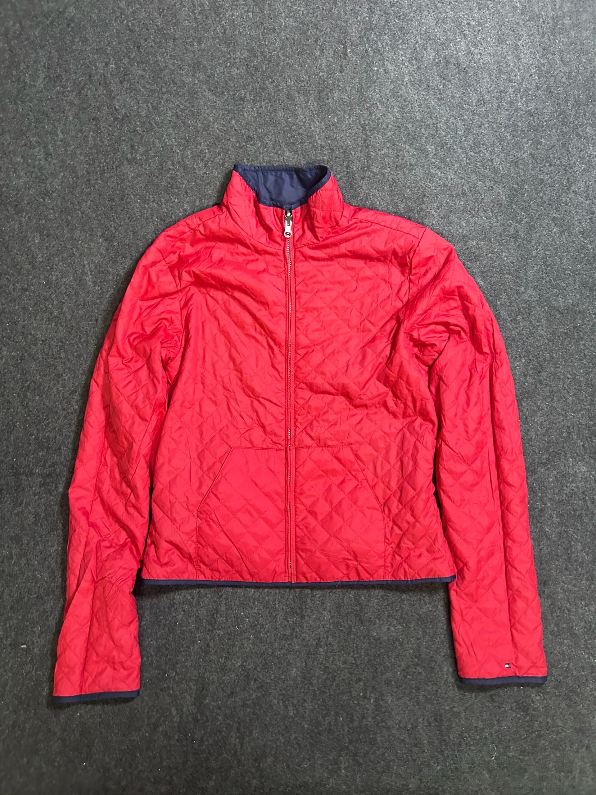 Tommy Hilfiger thrift puffer jacket India detail view