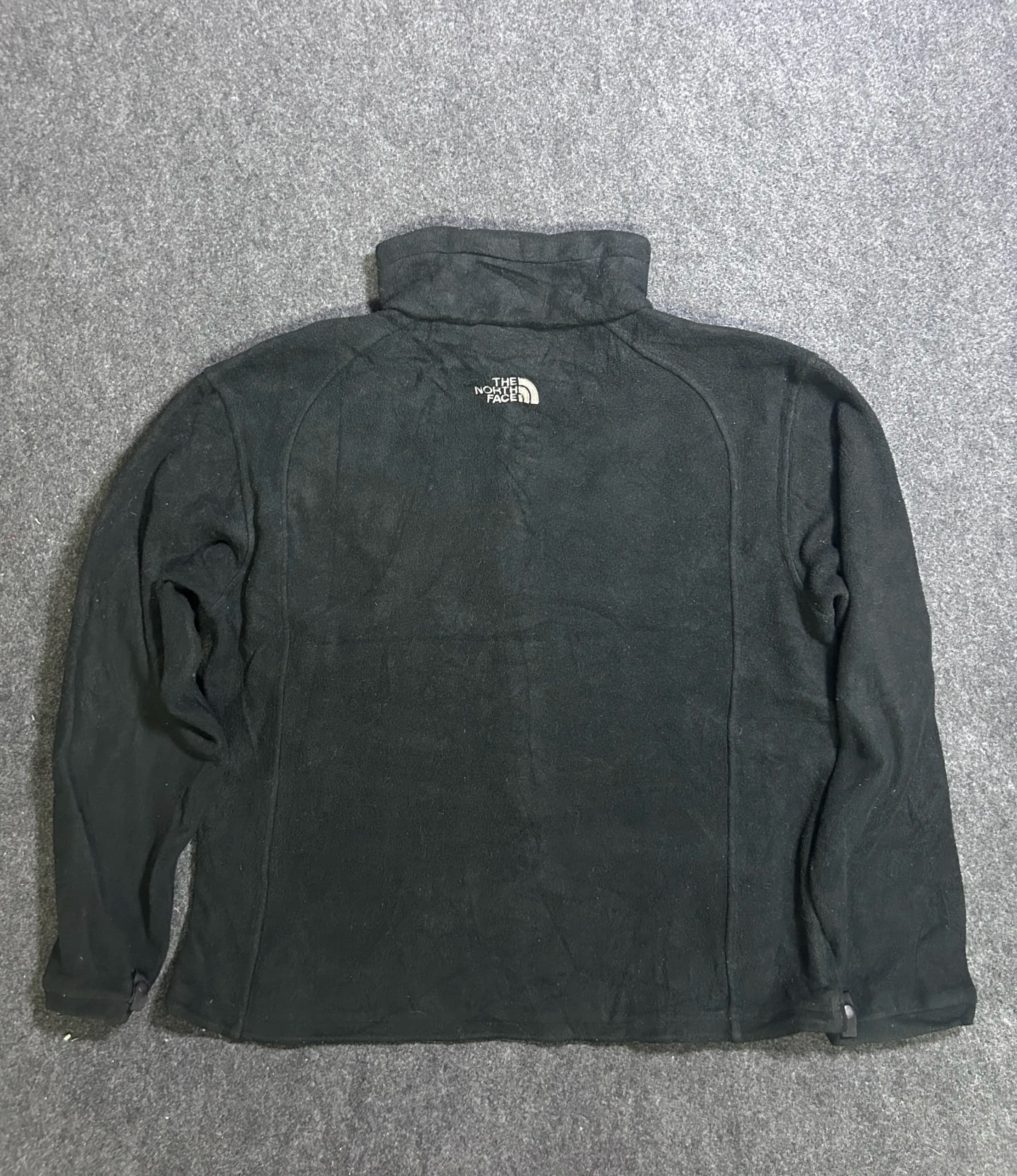 The North Face thrift fleece jacket India detail view