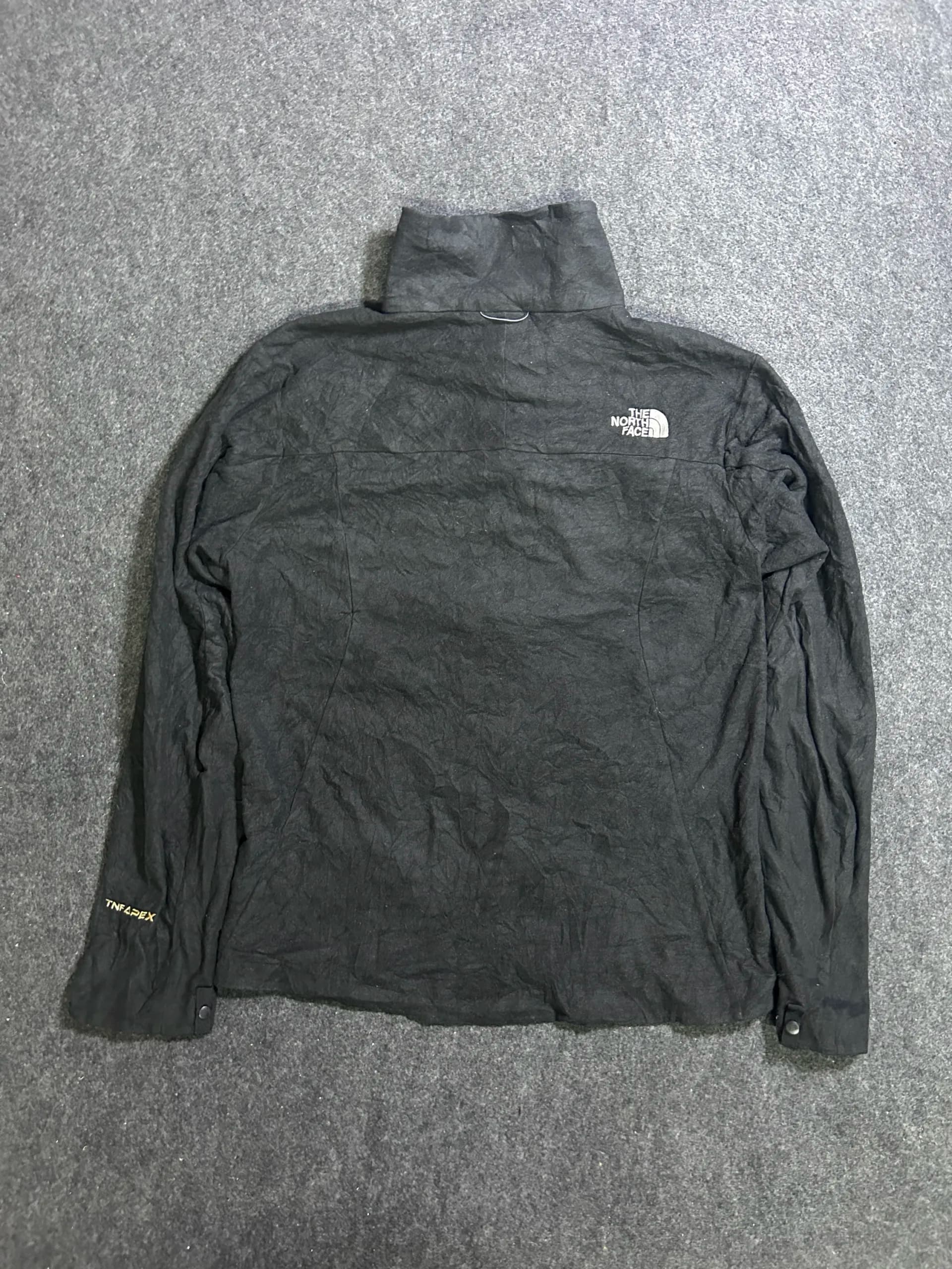 The North Face thrift softshell jacket India detail view