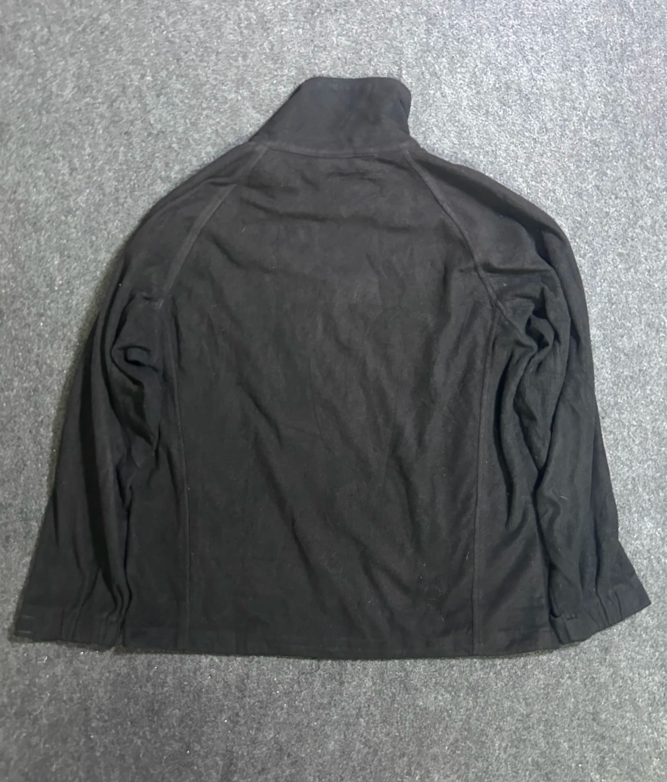 The North Face thrift fleece jacket India detail view